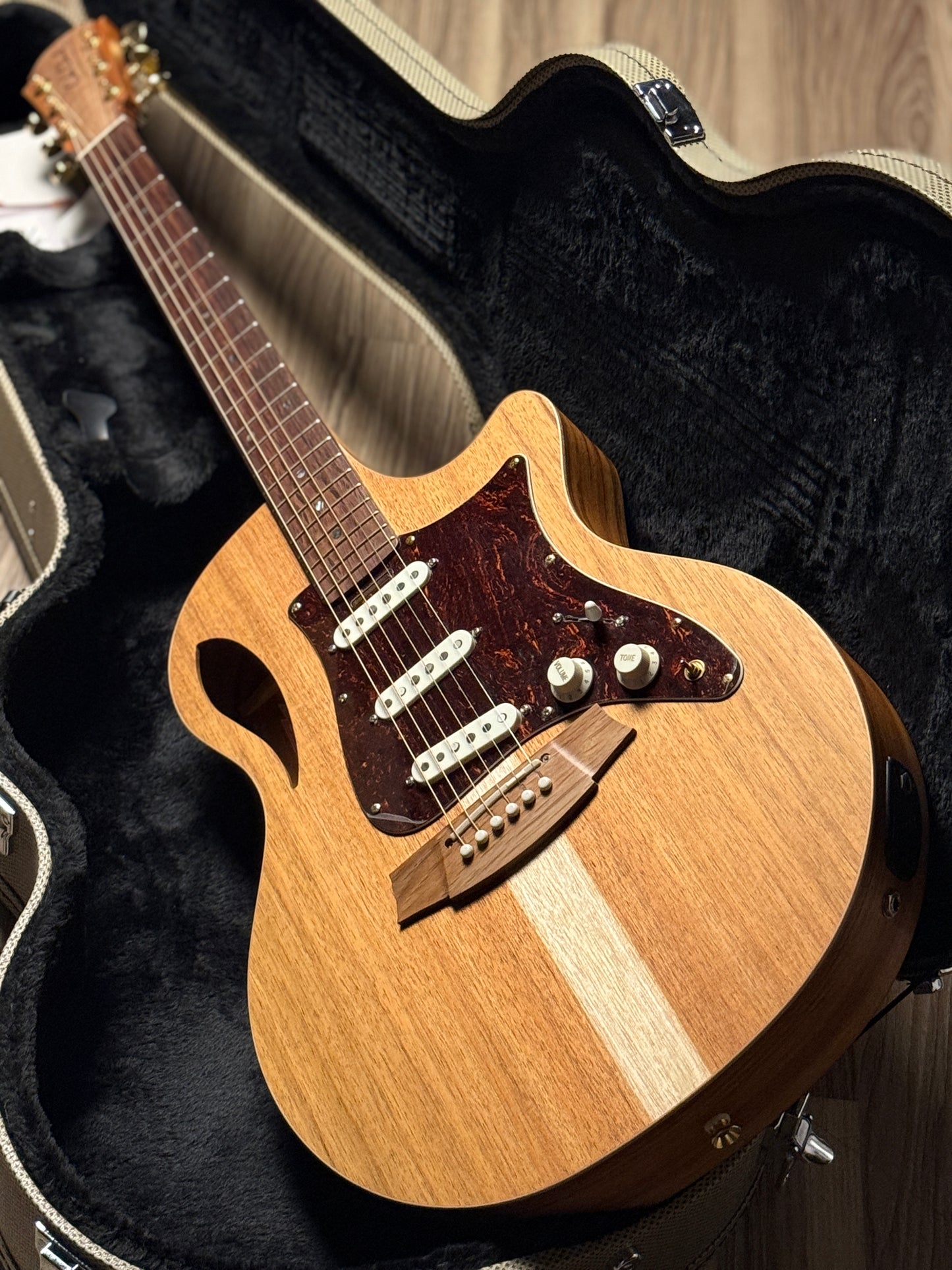 Cole Clark True Hybrid TL2EC-BLBL-SSS Acoustic Electric Guitar in Natural