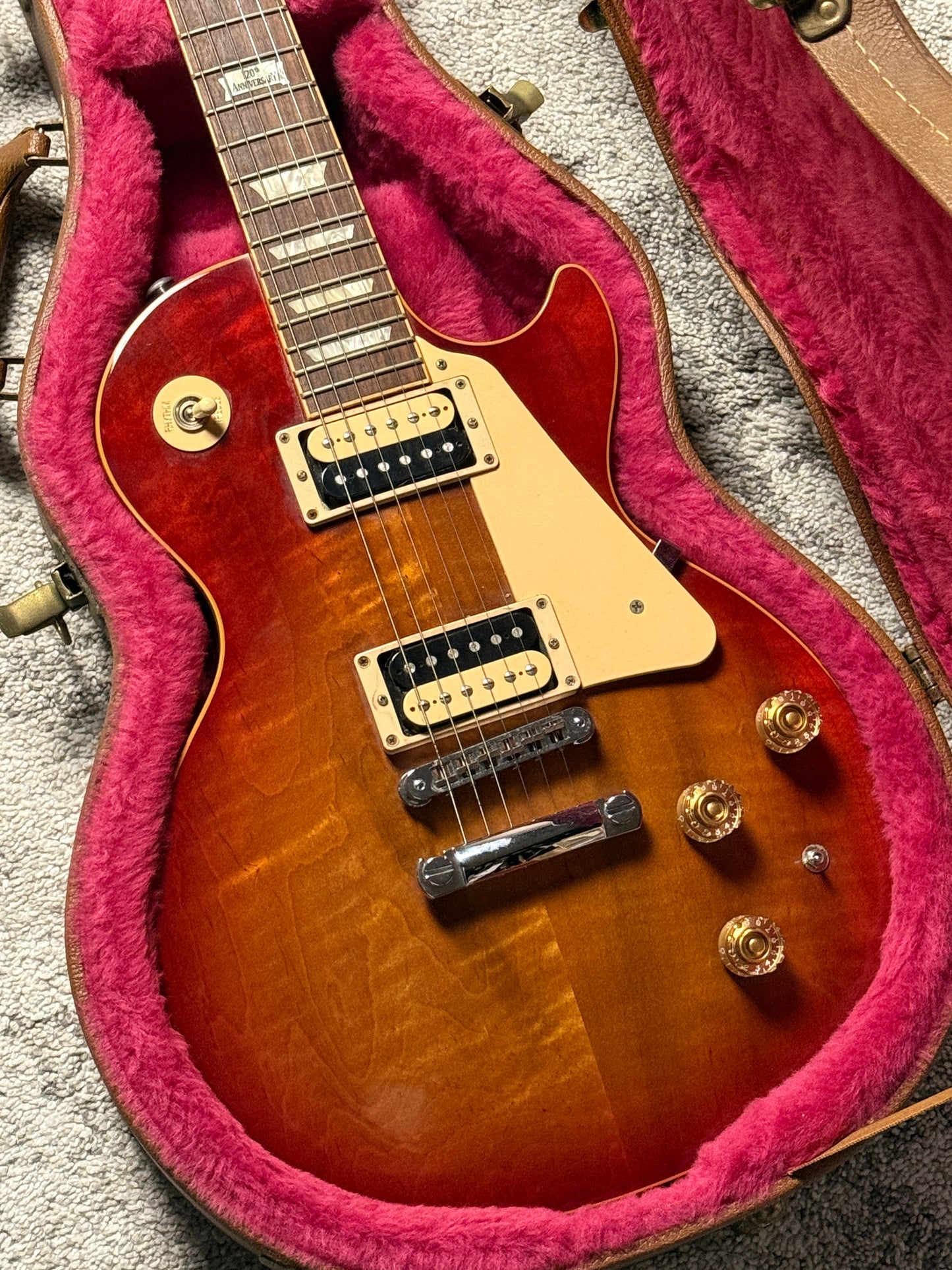 Gibson Les Paul Classic 120th Anniversary 2014 in Heritage Cherry Sunburst 140085128 (USED)
