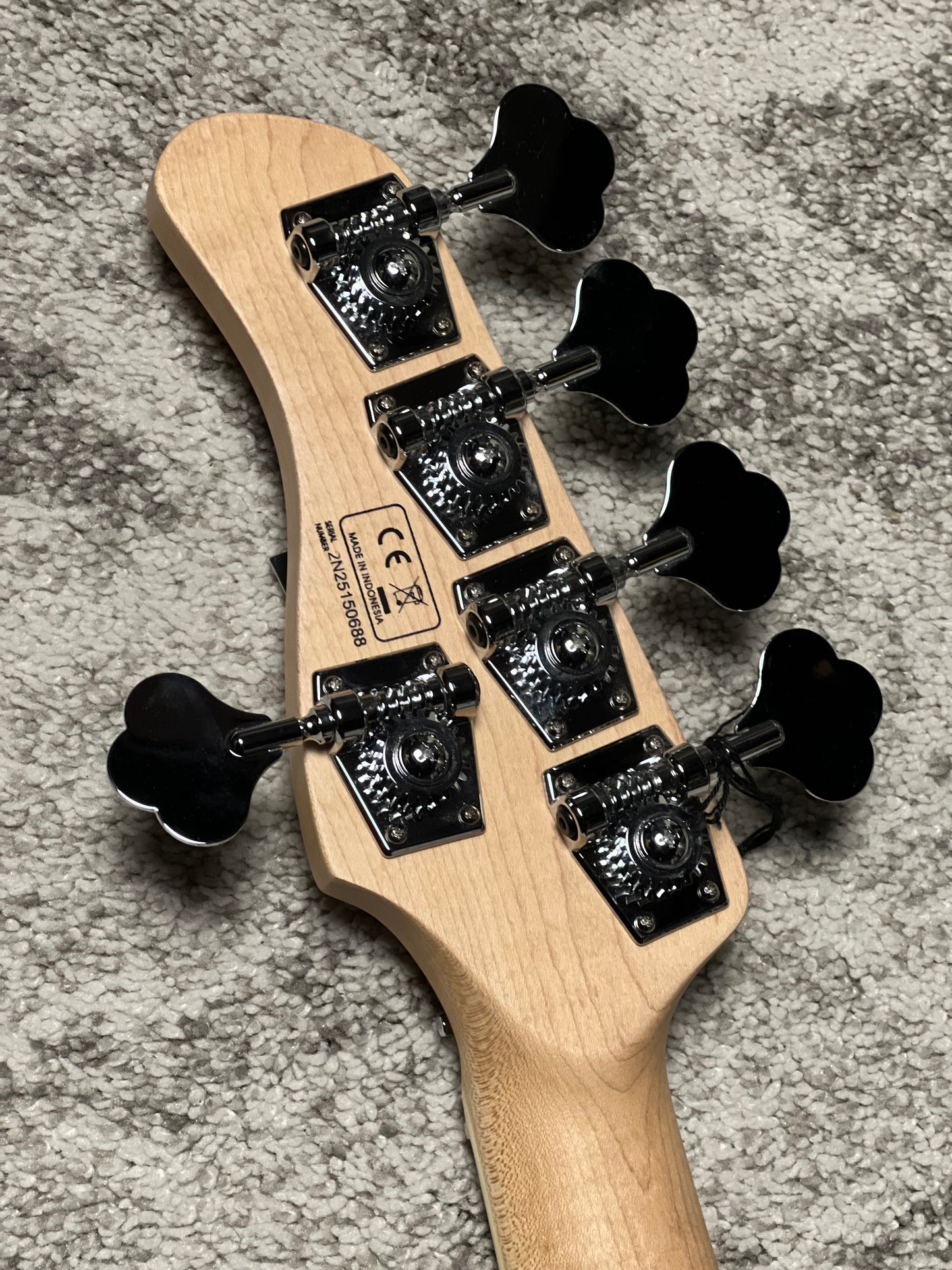 Sire Marcus Miller V7 Swamp Ash Reissue 5-string in Tobacco Sunburst
