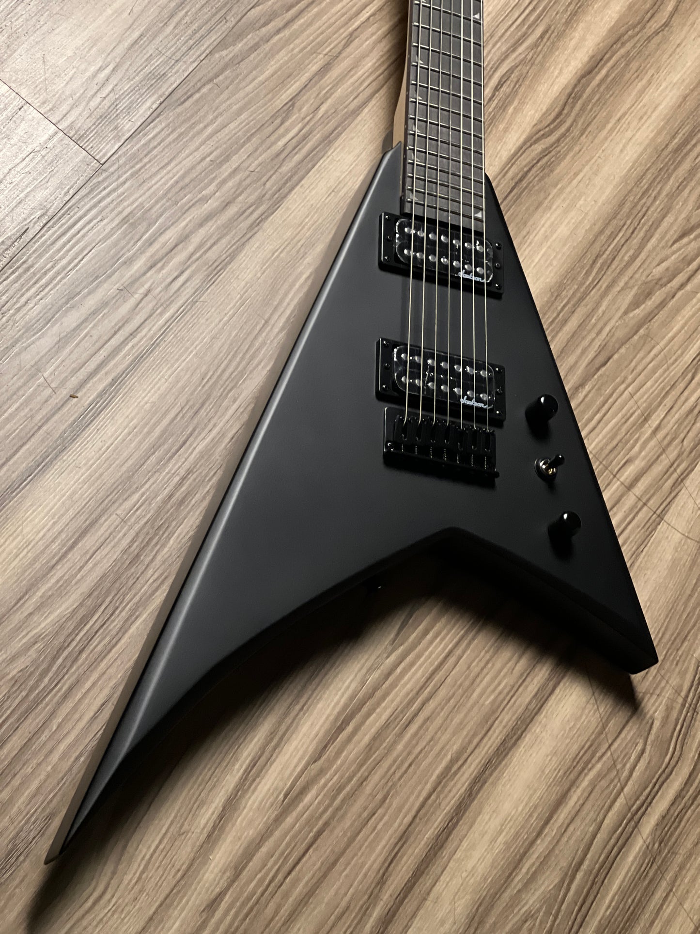 Jackson JS Series Rhoads JS22-7 RR HT 7-String Amaranth FB In Satin Black