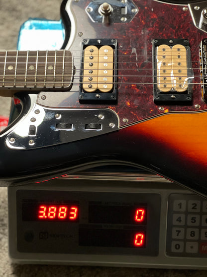 Fender Kurt Cobain Signature Jaguar 3-Color Sunburst MX24080012