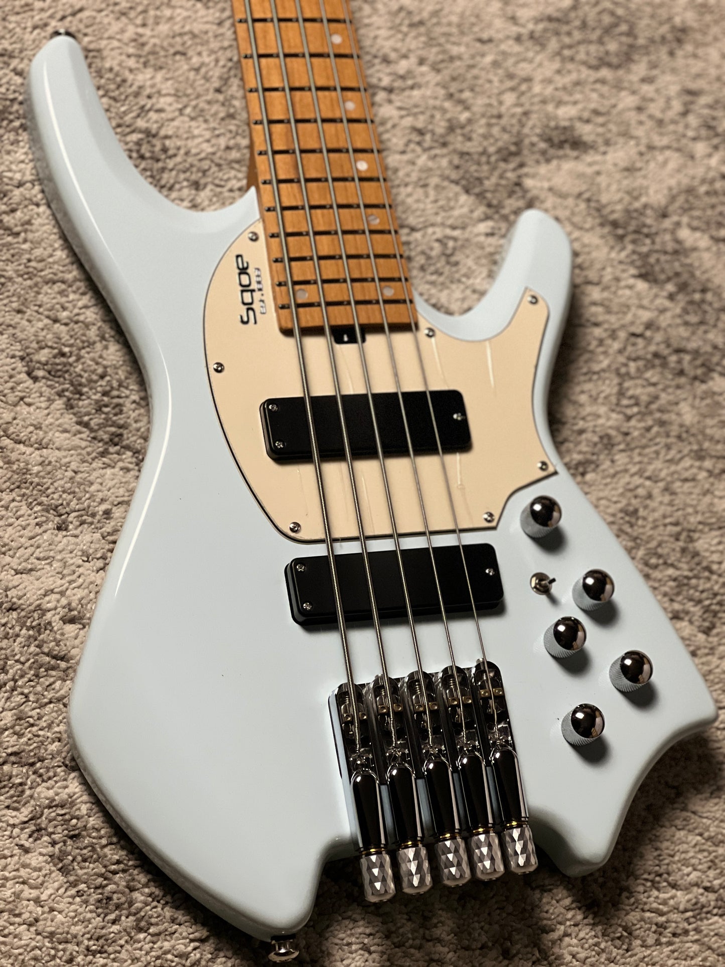 SQOE SBWT750 SBL Warrior 5-String Headless Bass in Sonic Blue