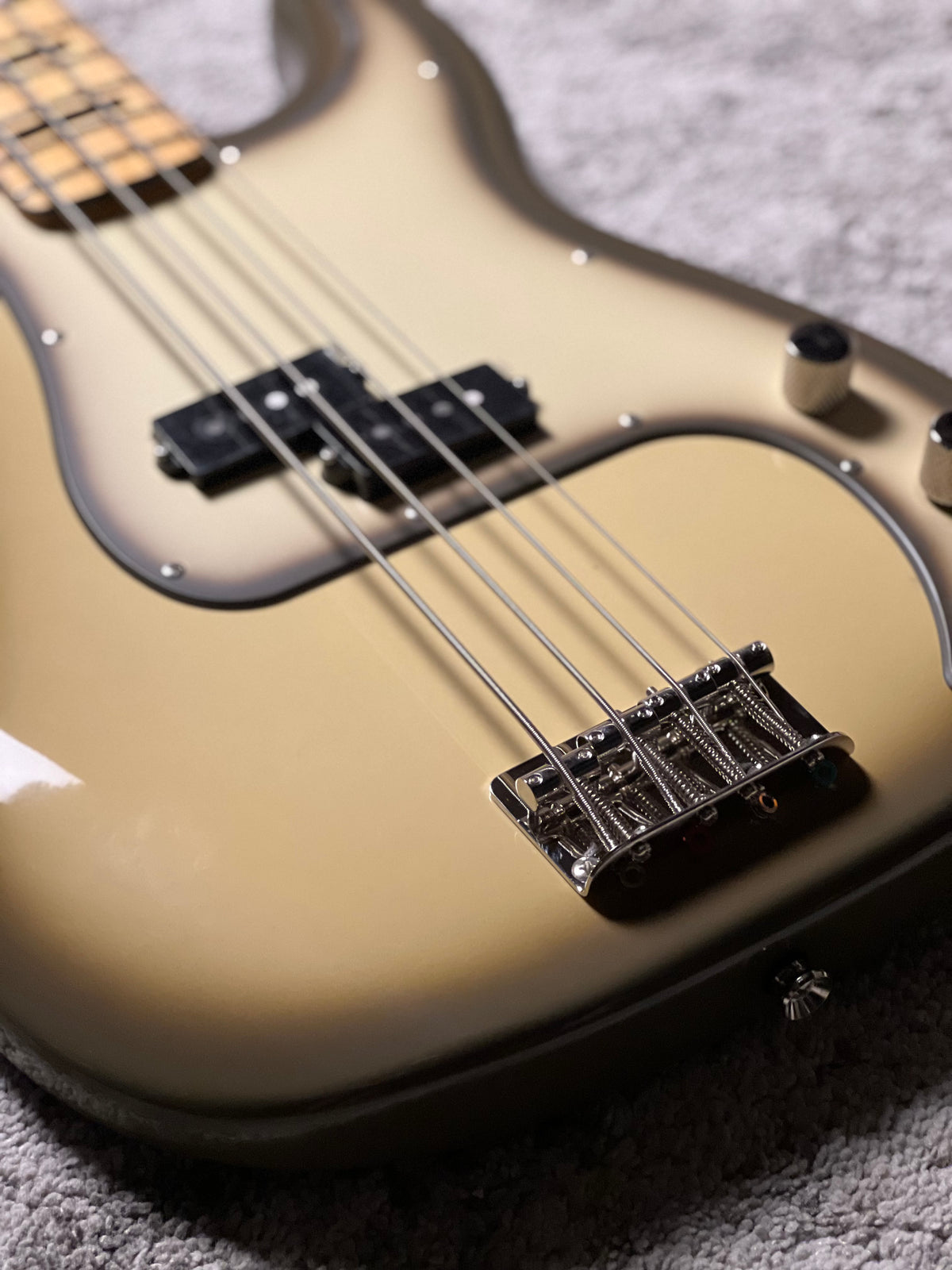 Squier FSR Classic Vibe 70s Precision Bass with Maple FB in Antigua Burst
