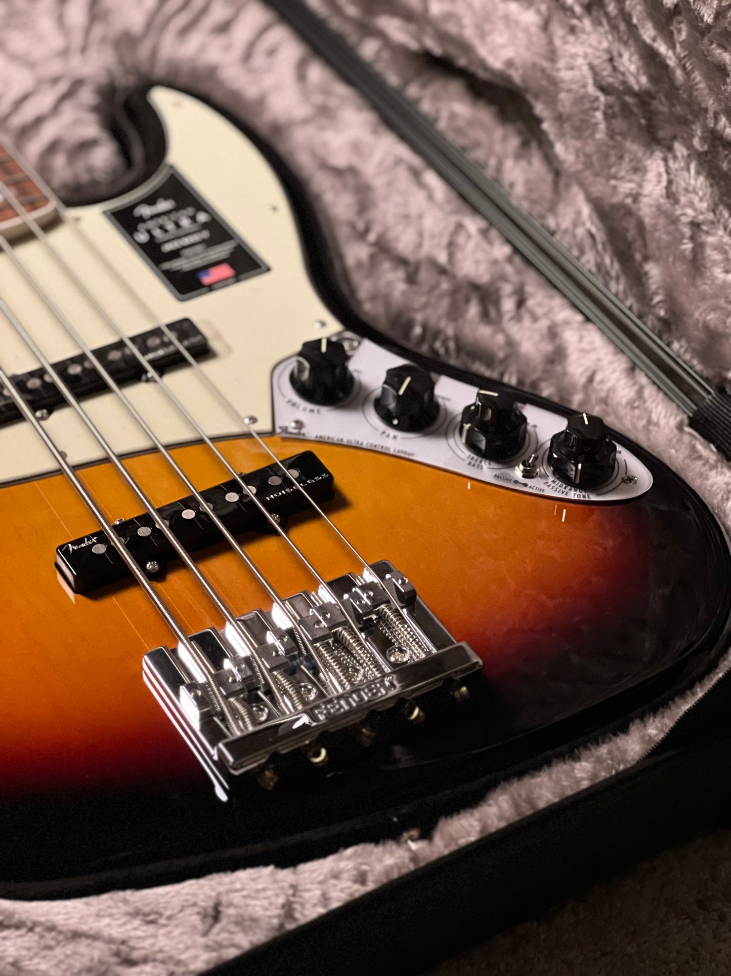 Fender American Ultra Jazz Bass V สี Ultraburst พร้อมฟิงเกอร์บอร์ดไม้ Rosewood 