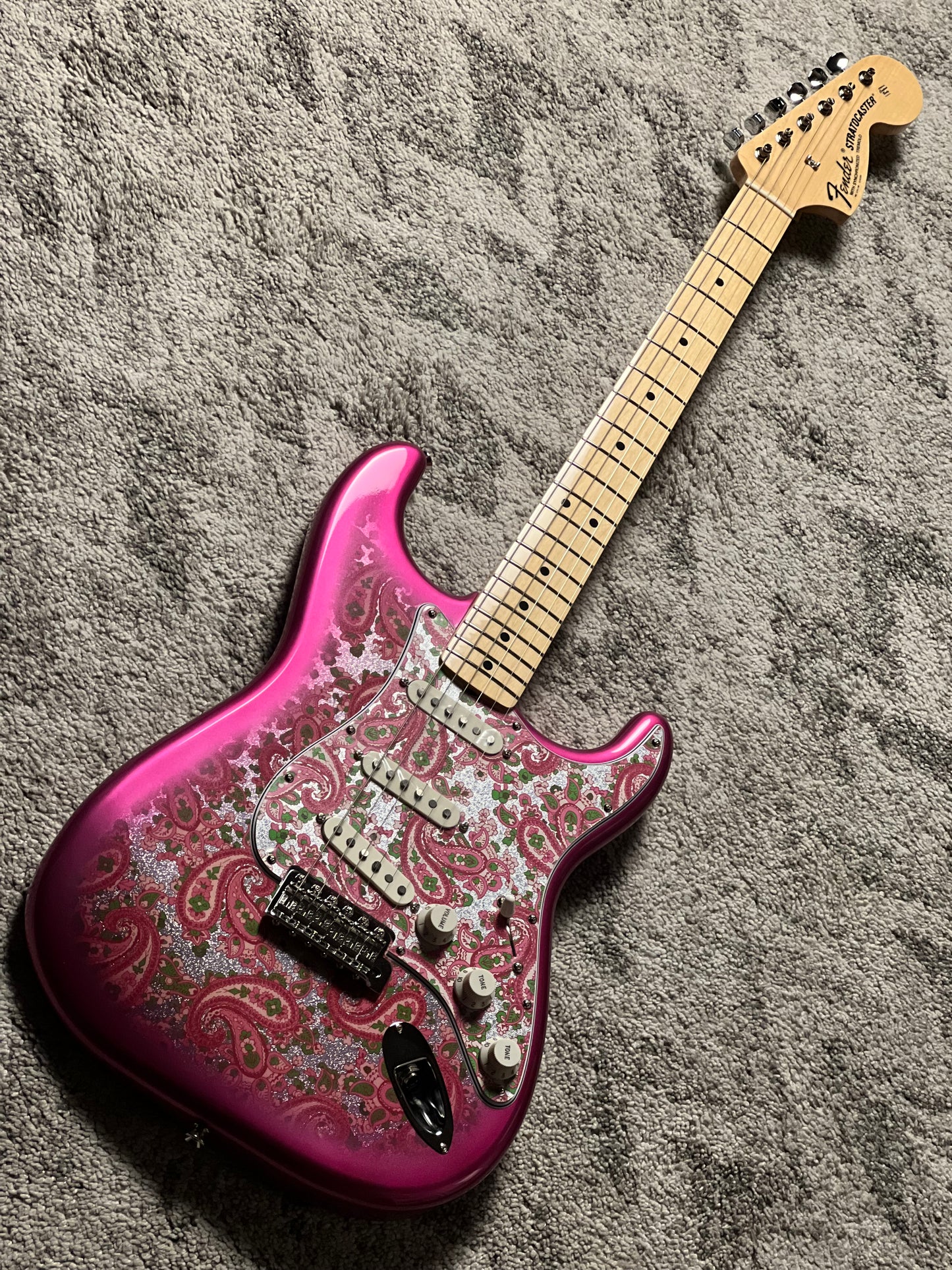 Fender MIJ Limited Stratocaster with Maple FB in Pink Paisley JD26001405