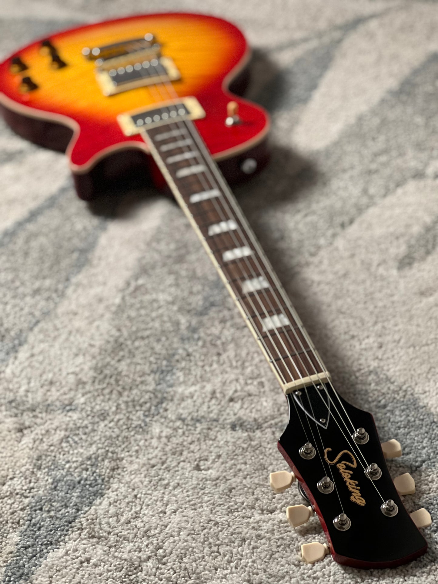 Soloking MLP Tribute-II in Cherry Sunburst