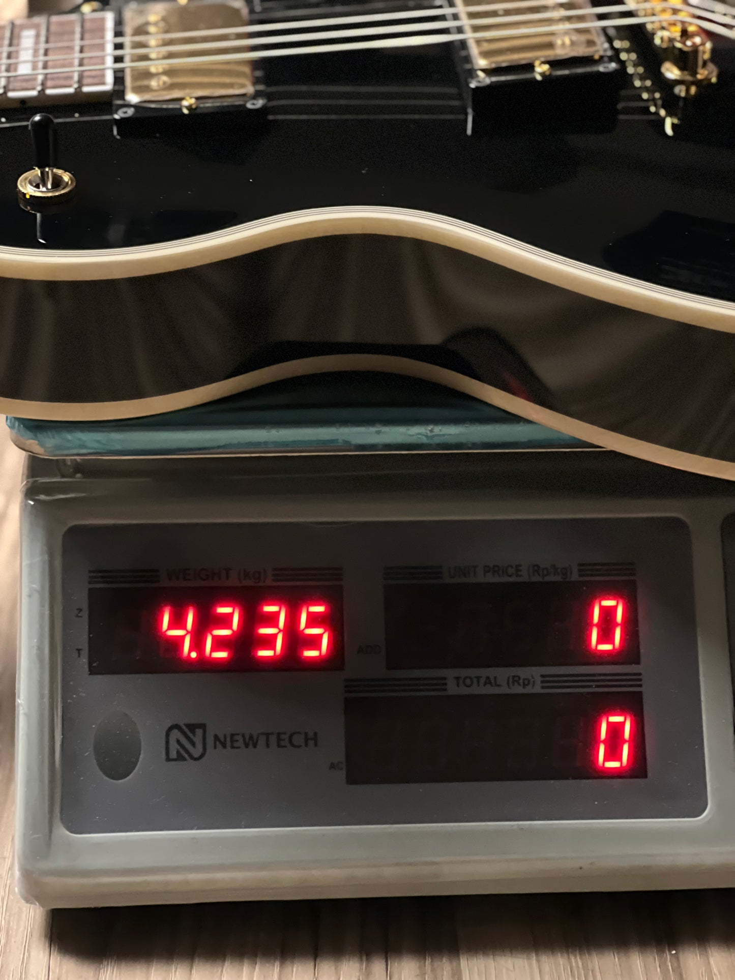 Fujigen FGN Neo Classic NLC10RMP in Black J240237