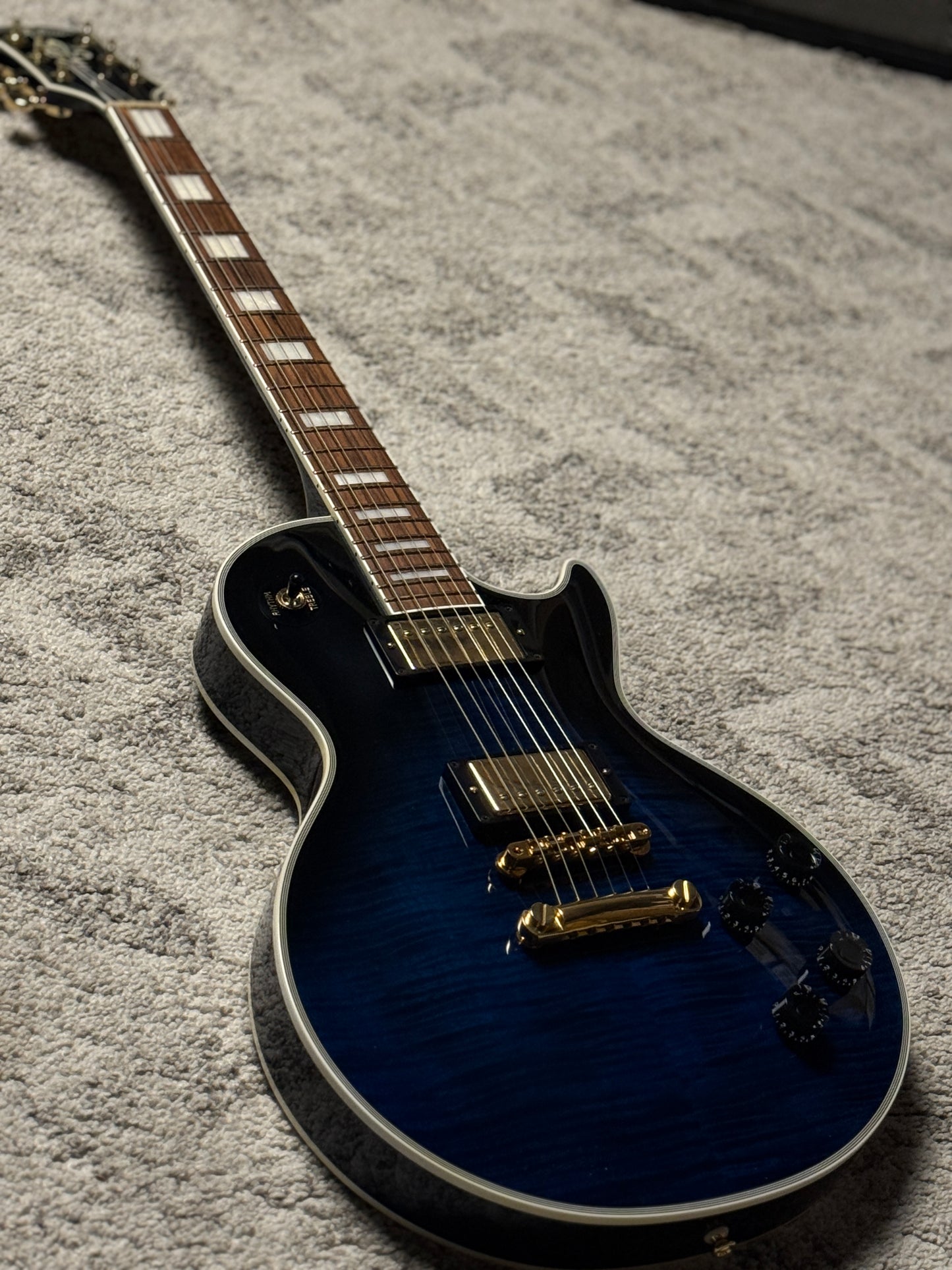 Tokai Love Rock Custom Shop LC-136S F สี Cobalt Fade