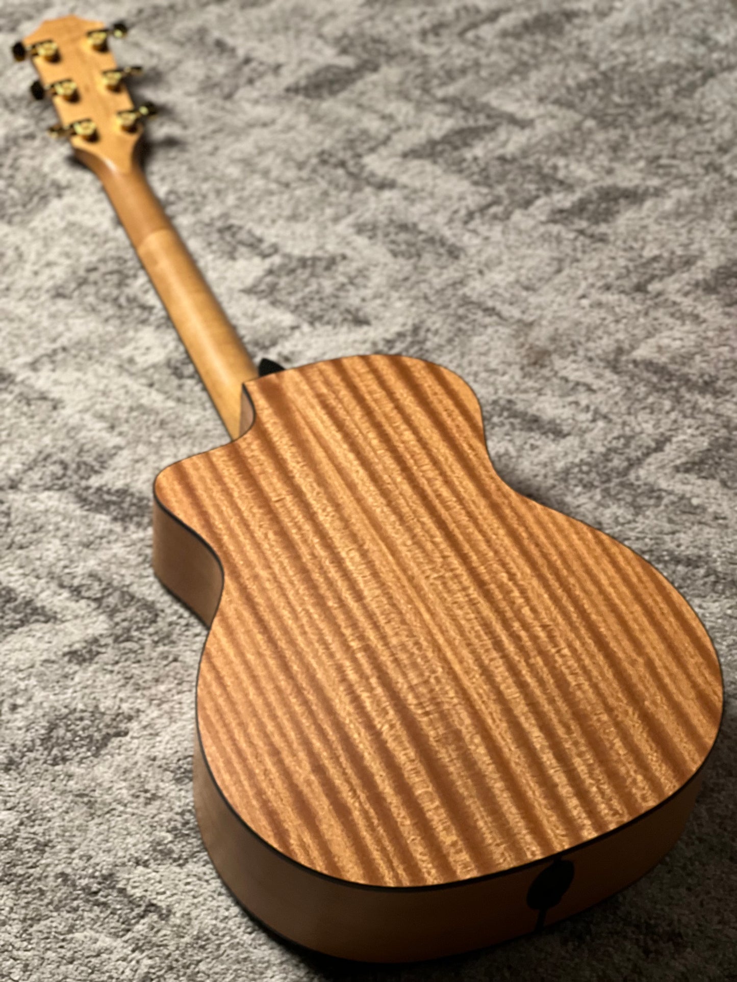 Taylor Sunset Blvd 114ce-S in Shaded Edge Burst Top w/Bag