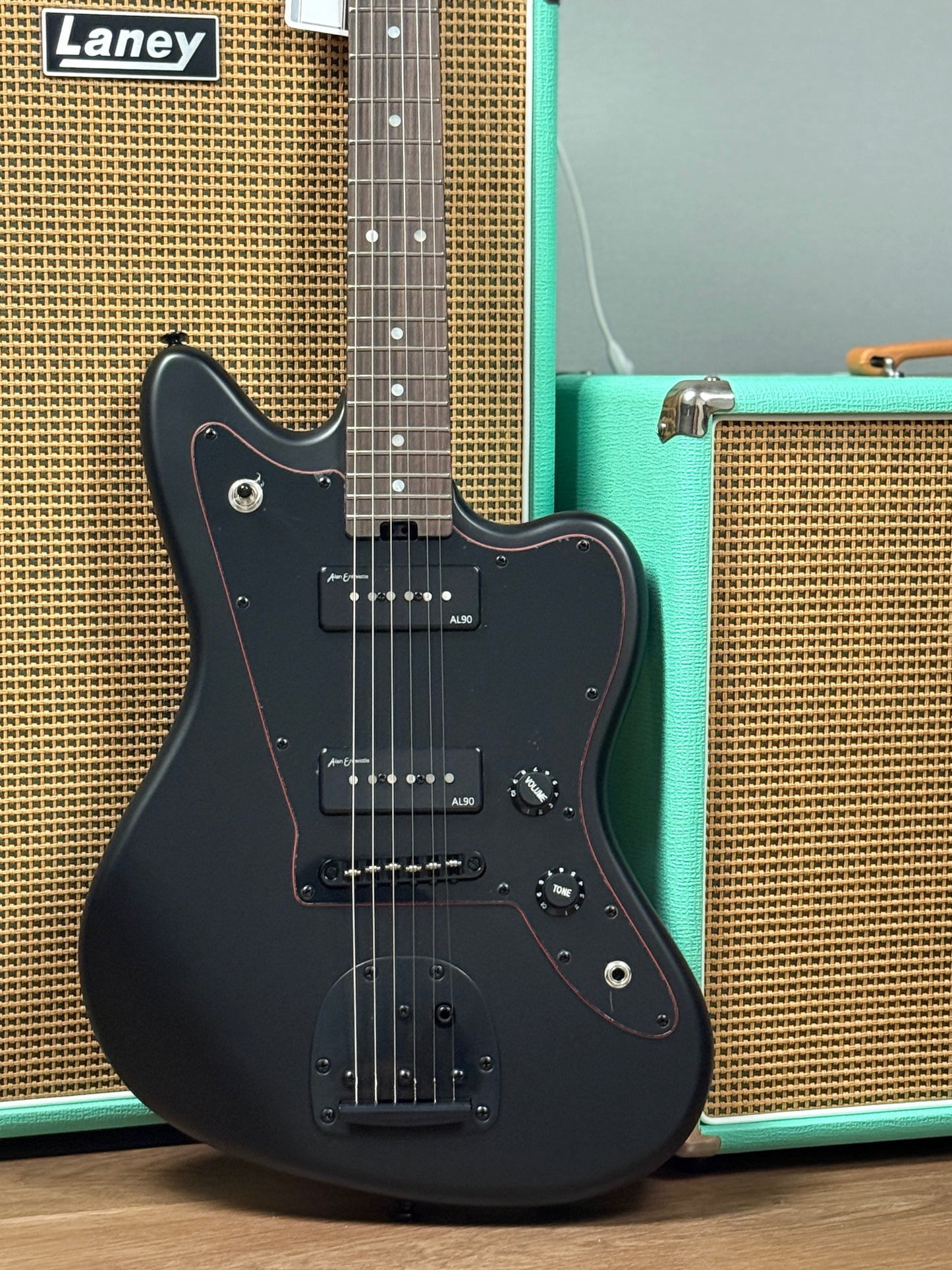Soloking JM40 Offset in Noir Black Limited Edition