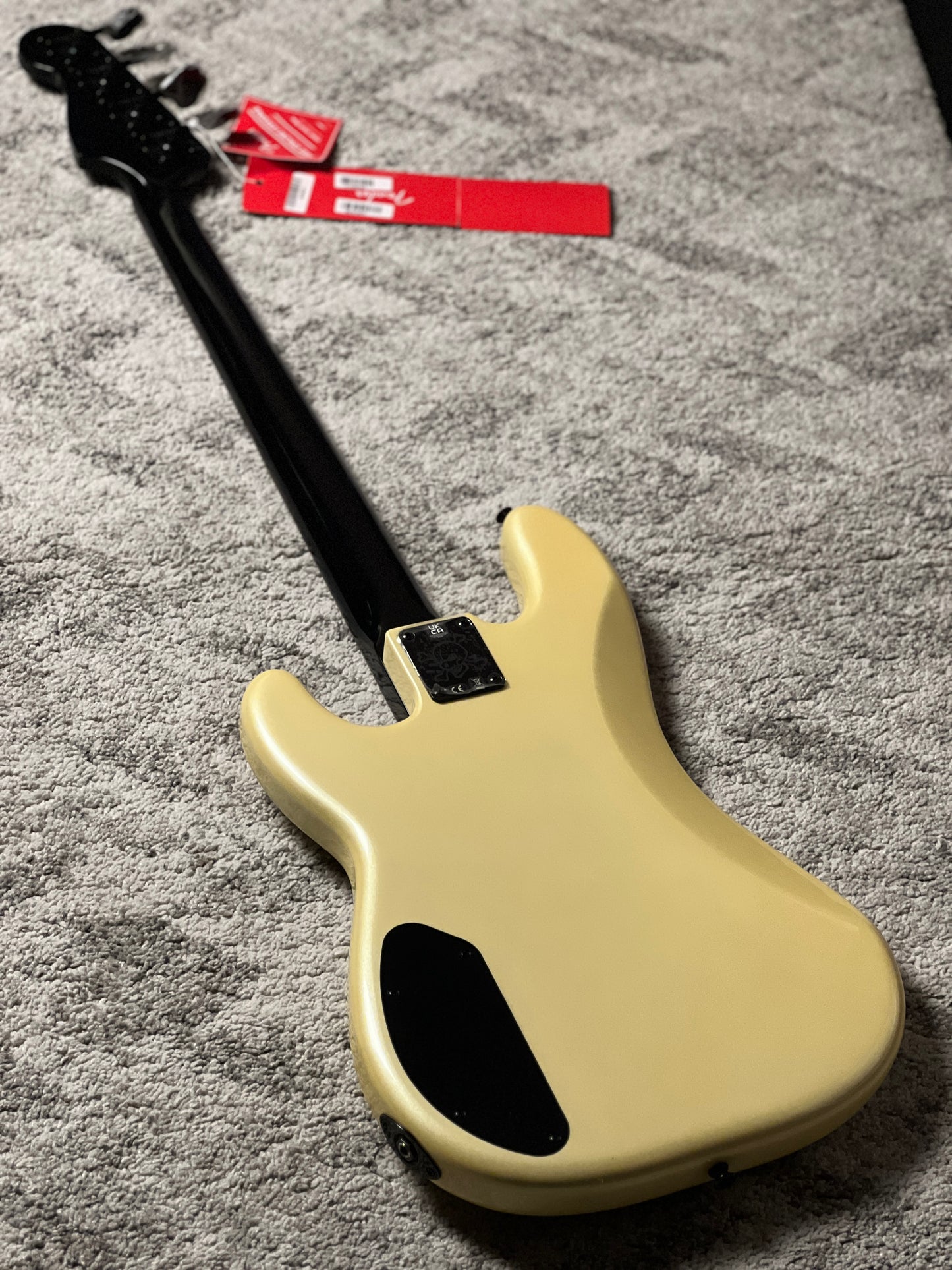 Fender Duff McKagan Precision Bass Guitar with Gigbag with RW FB in Pearl White MX22700286 (B Stock)