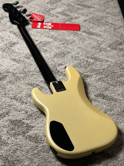 Fender Duff McKagan Precision Bass Guitar with Gigbag with RW FB in Pearl White MX22700286 (B Stock)