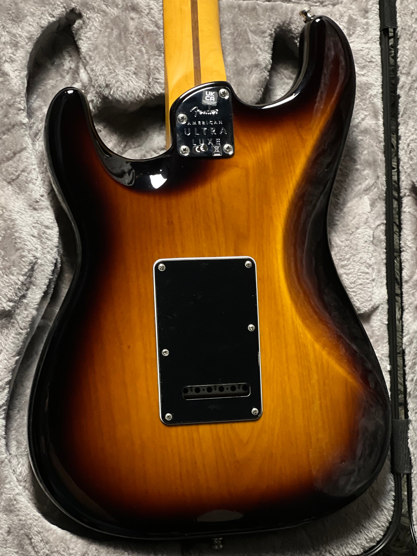Fender American Ultra Luxe Stratocaster in 2 Color Sunburst with Rosewood Fingerboard US23058700