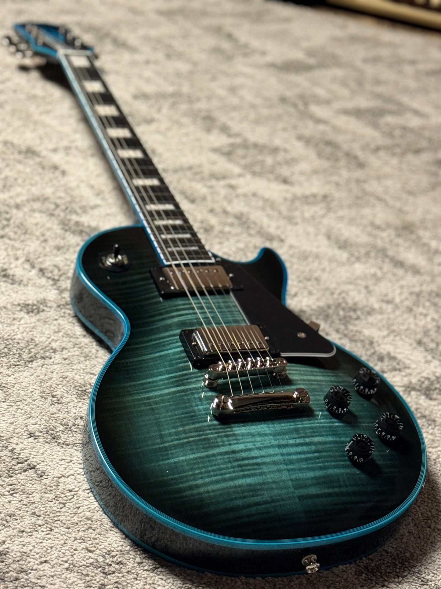 Epiphone Les Paul Custom Widow in Indigo Burst