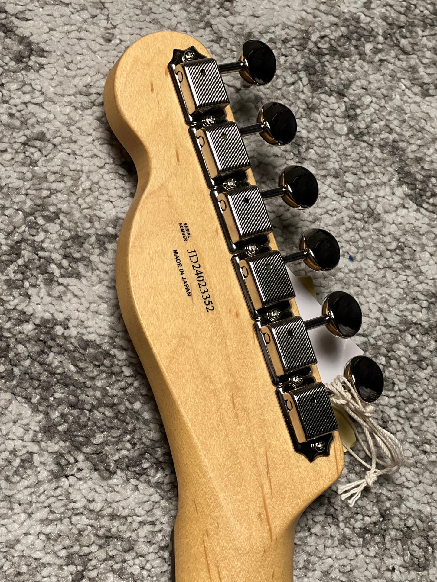 Fender Japan Hybrid II Telecaster with RW FB in 3-Color Sunburst JD24023352