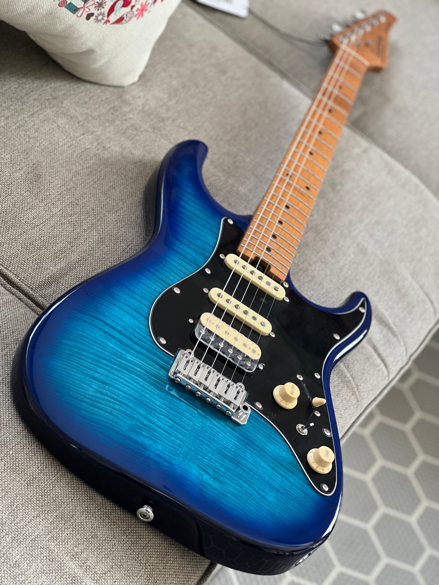 Soloking MS-1 Classic MKII ใน Blue Burst พร้อม 5A Flame Top Nafiri Special Run 