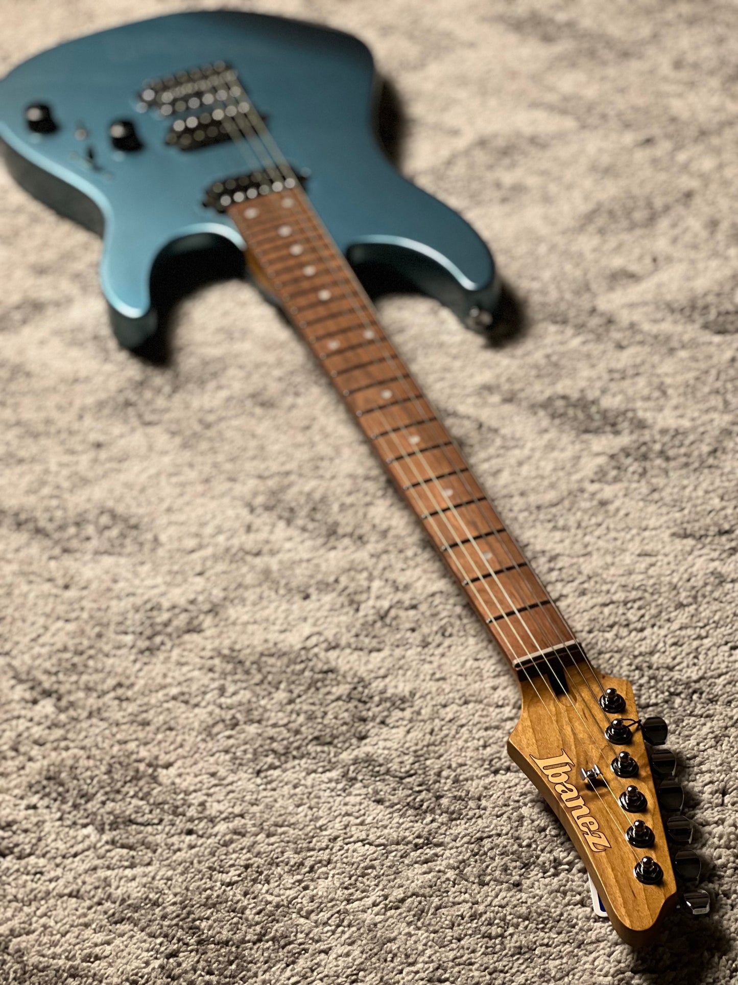 Ibanez AZ24S2-MLB in Metallic Light Blue