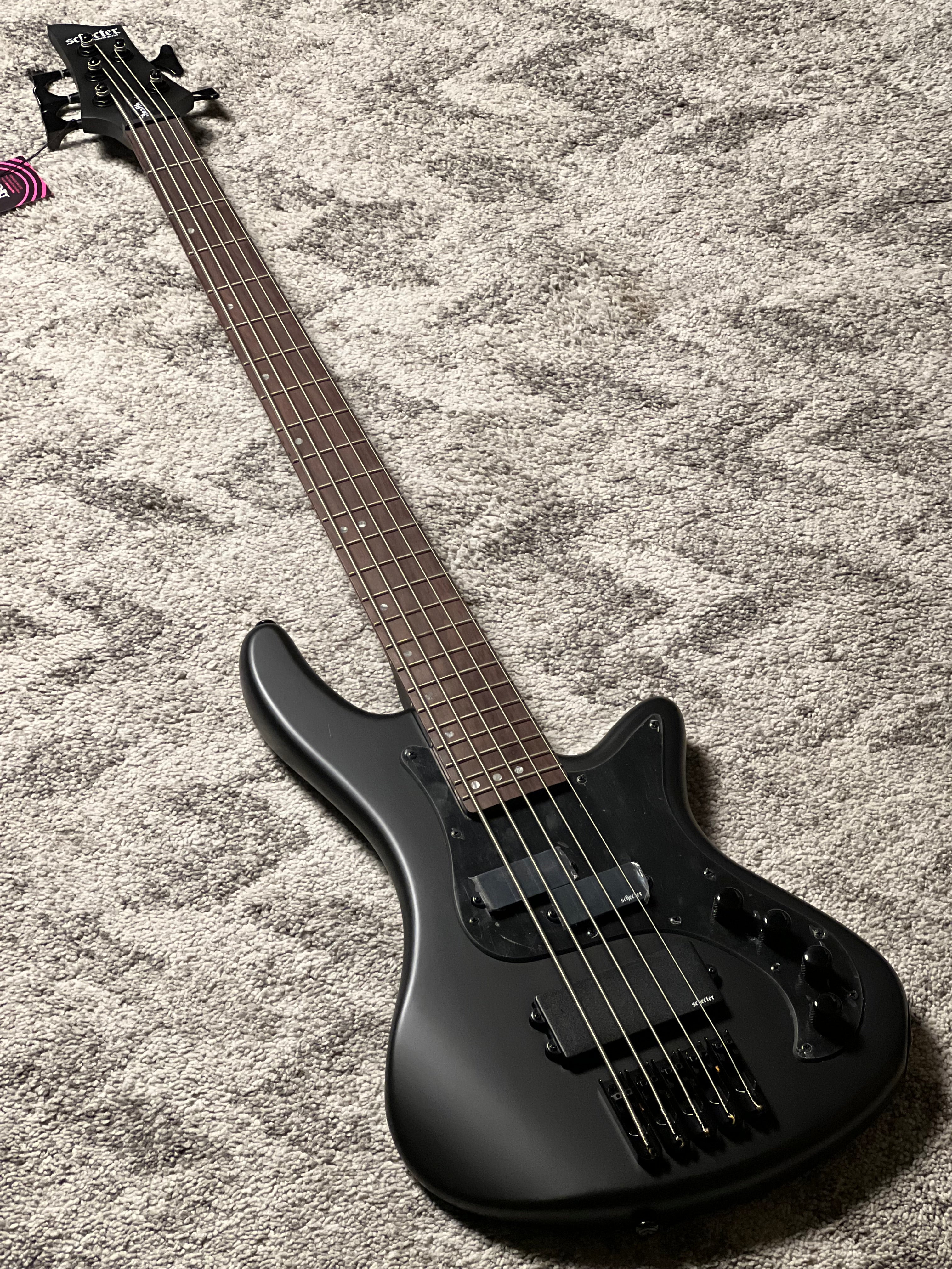 Schecter Stiletto Stealth-5 in Satin Black – nafiriguitar.com