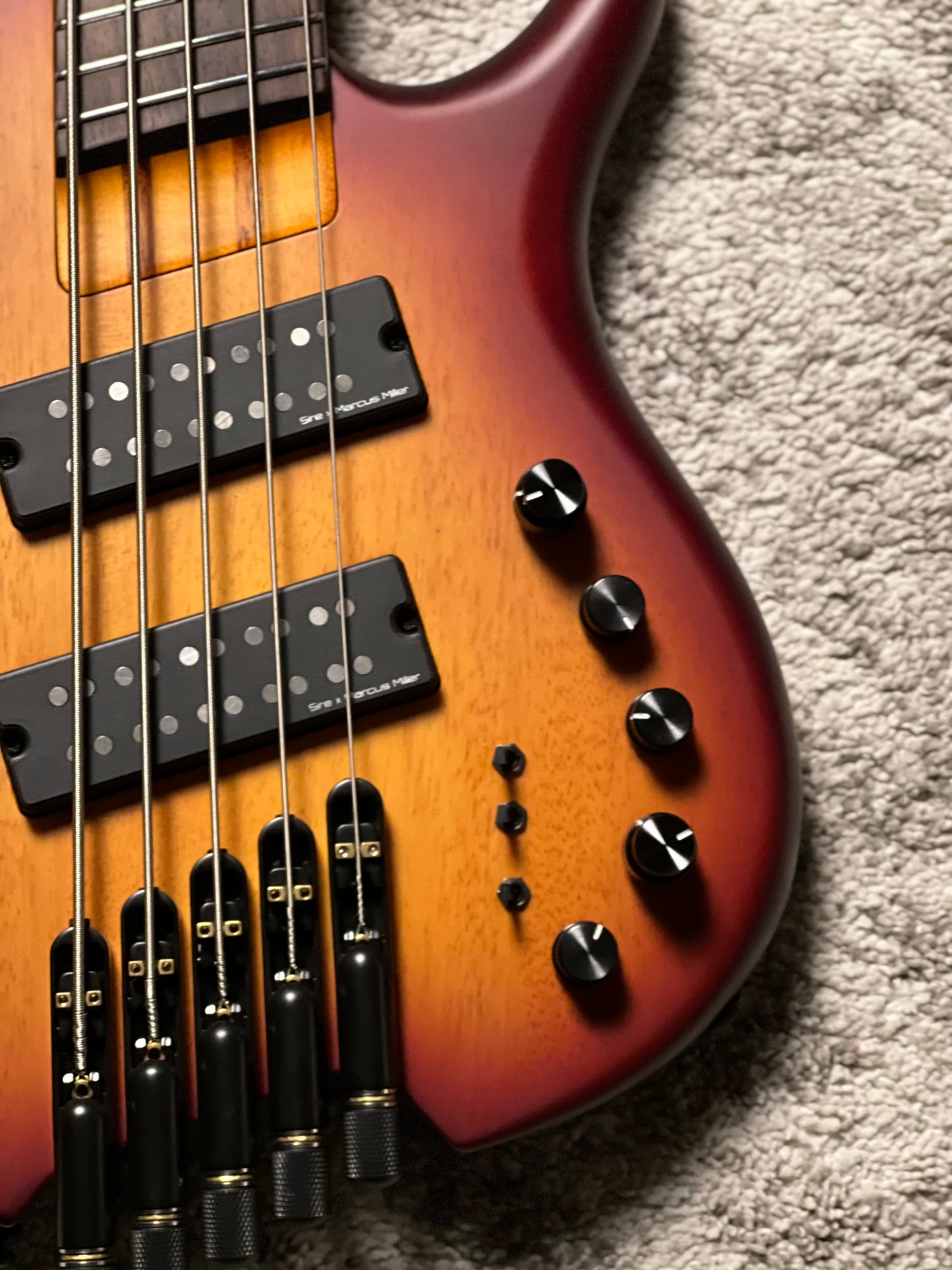 Sire Marcus Miller M6 5-string Headless in Tobacco Sunburst Satin