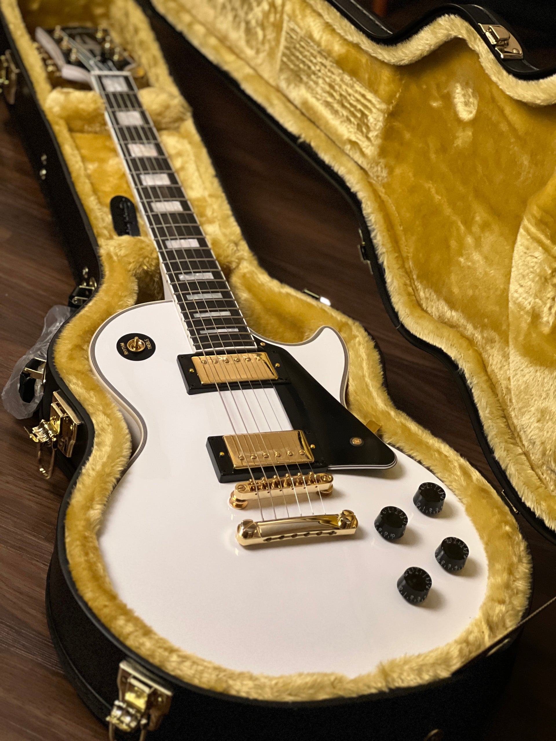 Epiphone Les Paul Custom in Alpine White (inspired by Gibson 