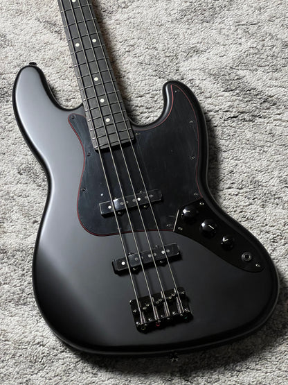 Fender MIJ Limited Jazz Bass with RW FB in Noir JD25025853
