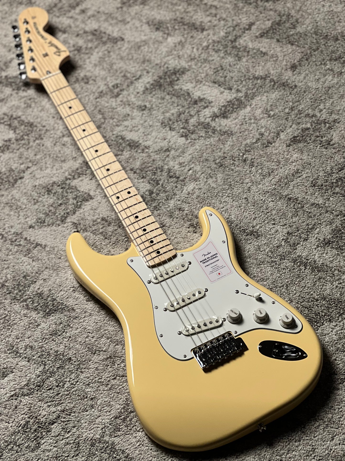 Fender Japan Traditional 70s Stratocaster with Maple FB in Vintage White JD25010795