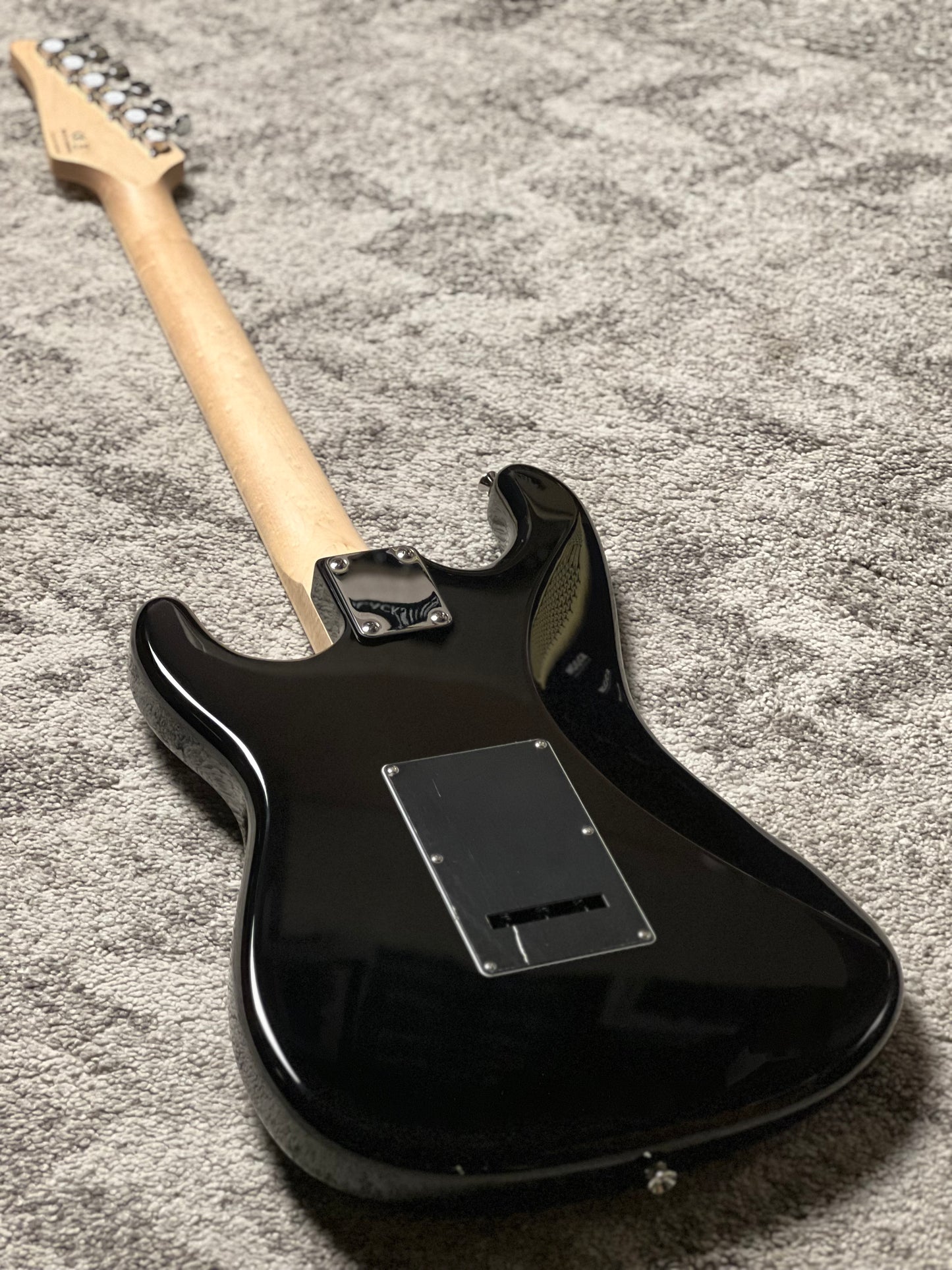 SLX Hawk Classic Essentials 22 HSS with Maple FB in Black