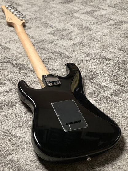 SLX Hawk Classic Essentials 22 HSS with Maple FB in Black