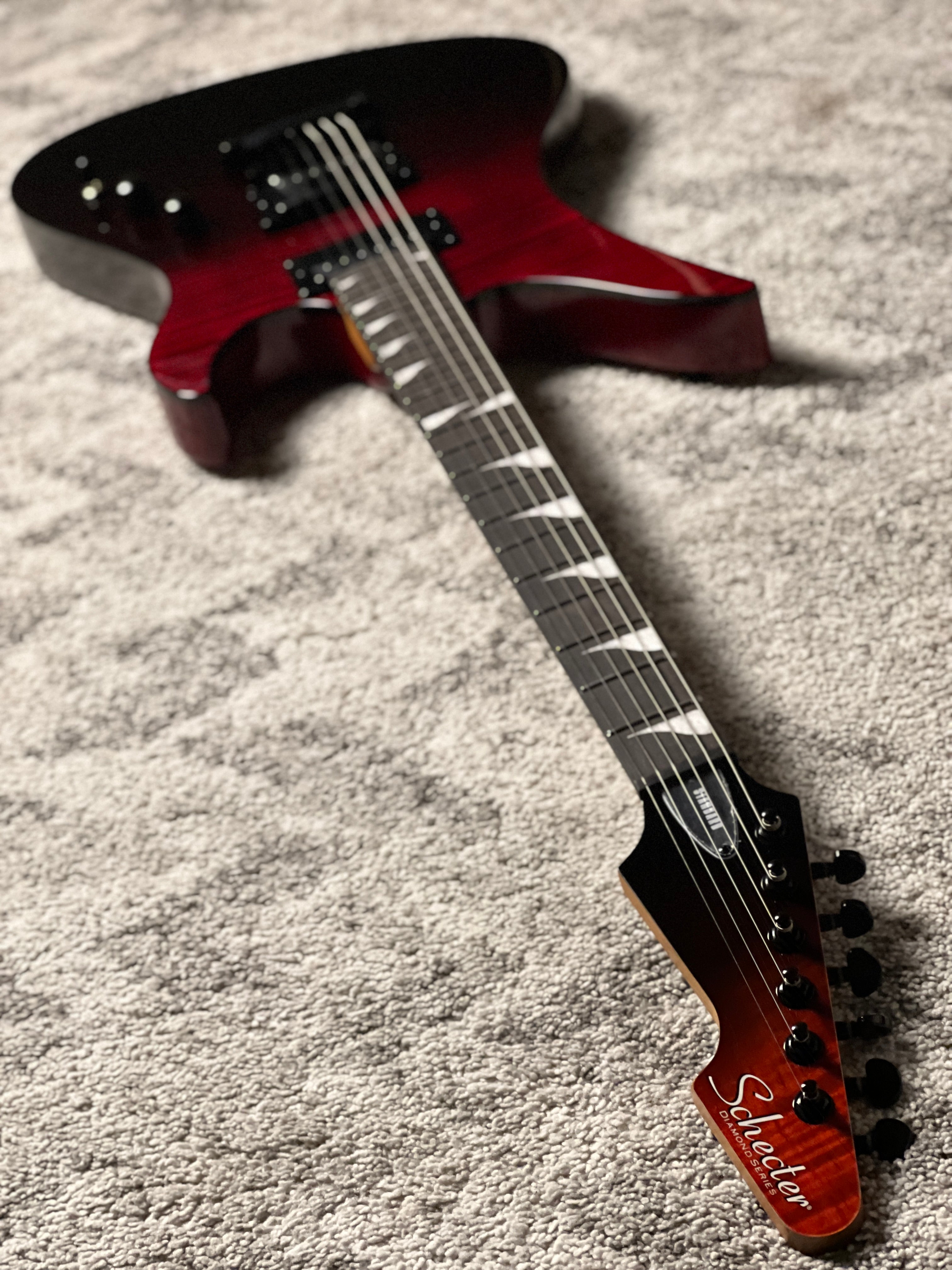 Schecter Avenger Standard in Blood Burst – nafiriguitar.com