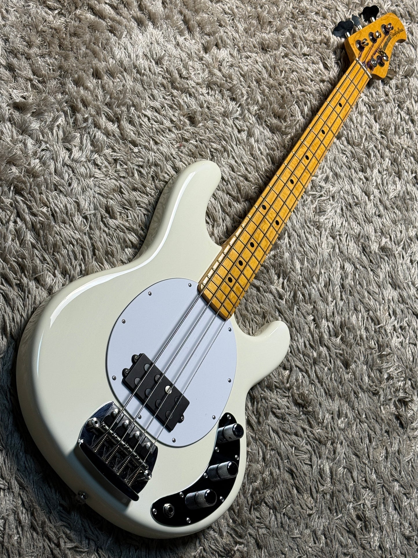 Ernie Ball Music Man Retro '70s StingRay 4 Bass in White S/N CB00565 (USED)