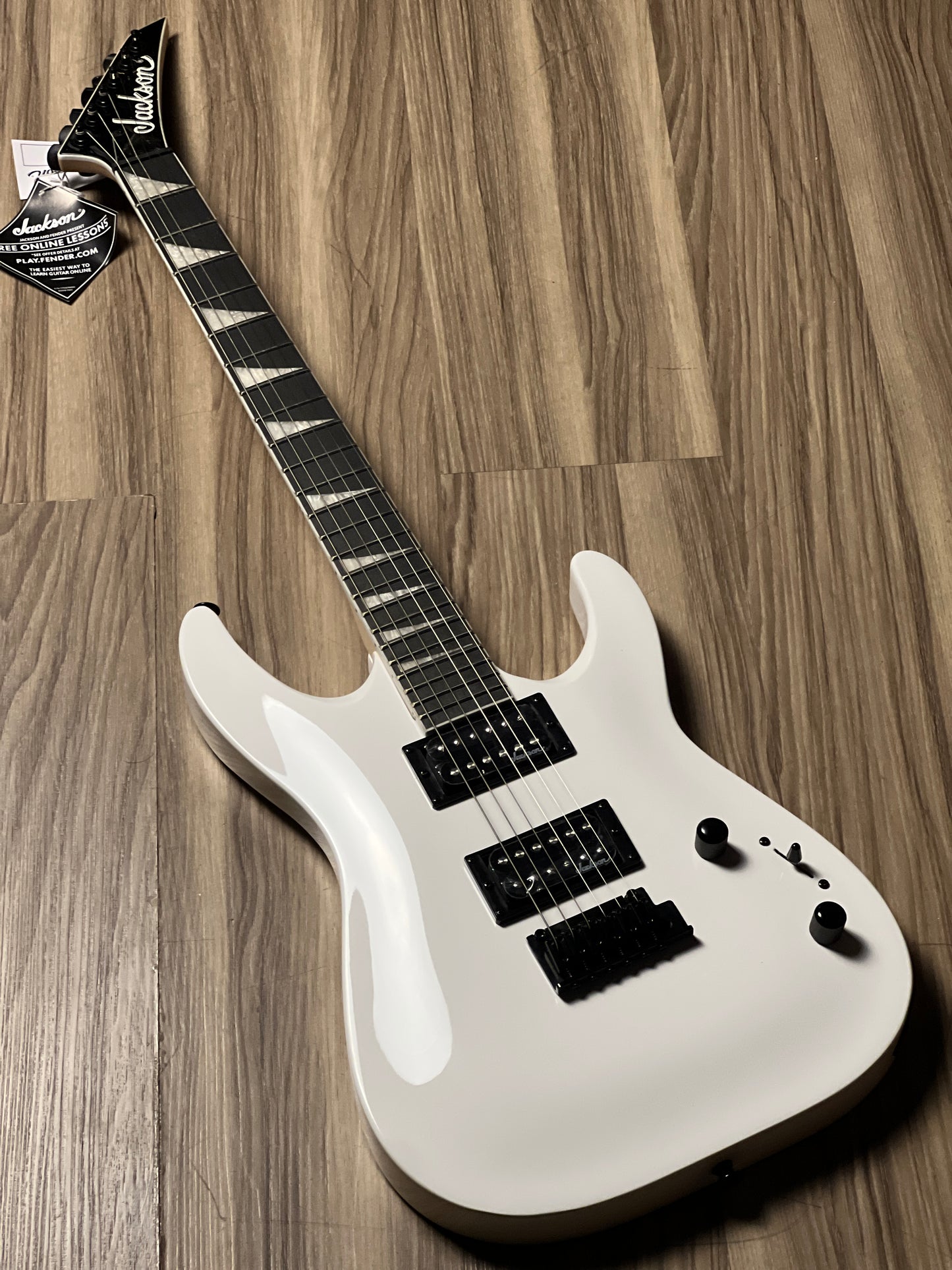 Jackson JS Series Dinky Arch Top JS22 DKA with Amaranth FB in Snow White