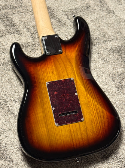 SLX Hawk Classic Essentials 22 HSS with Maple FB in in 3-Tone Sunburst