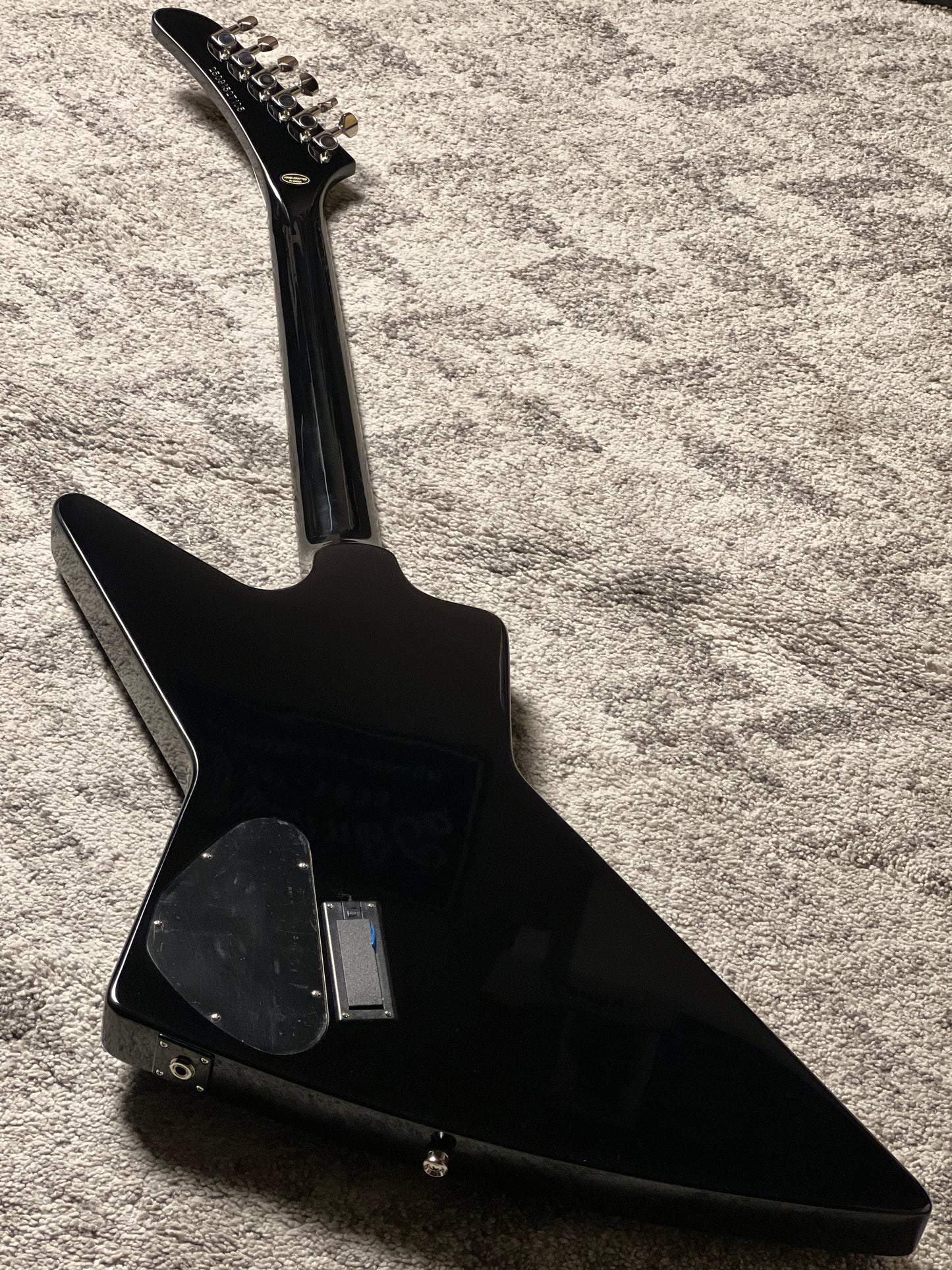 Epiphone Explorer 80s-EMG in Ebony w/Gigbag