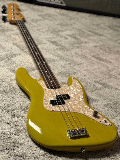 Fender Mark Hoppus Signature Bass in Surf Green MX11090429 (USED)