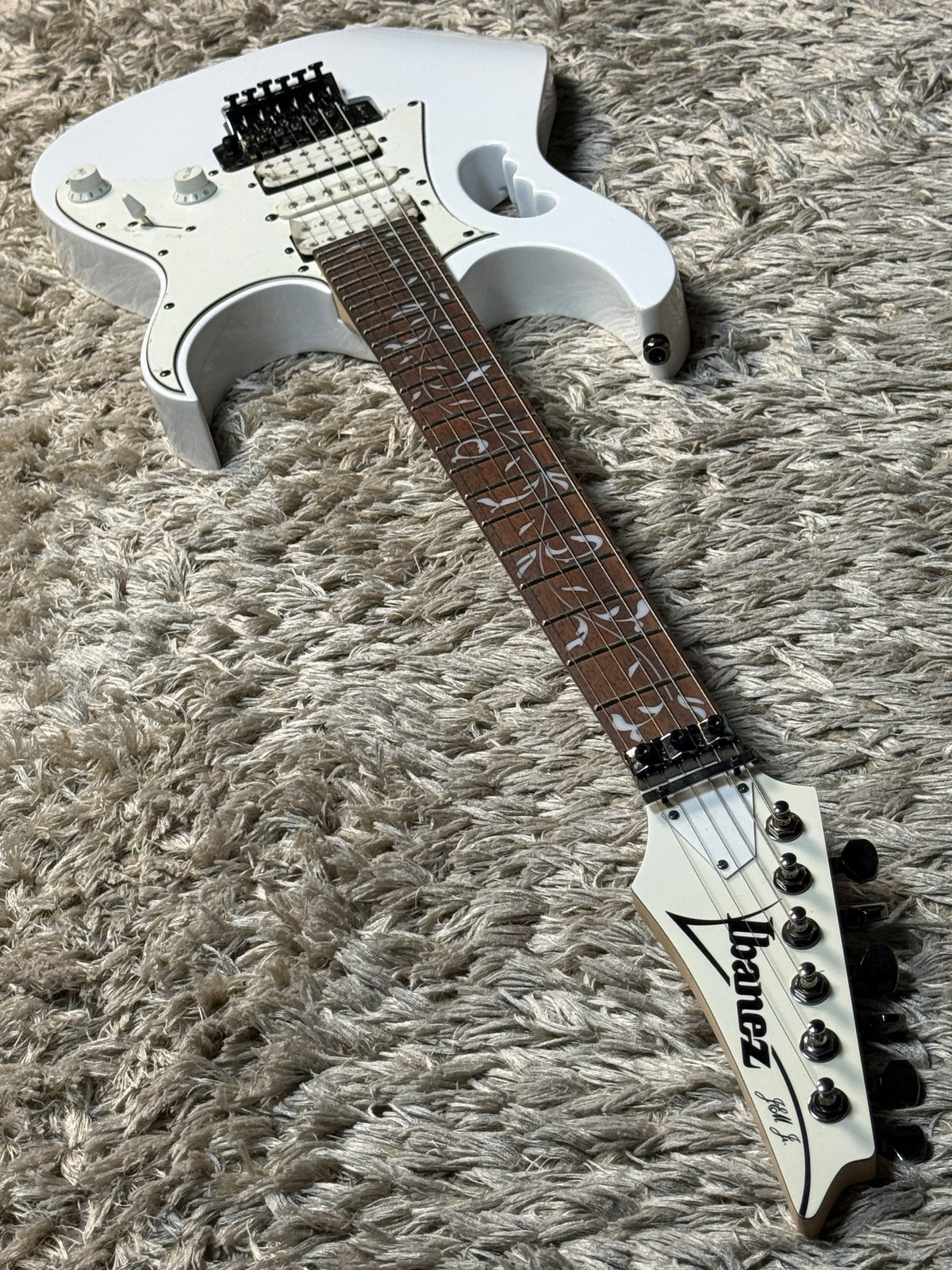Ibanez Steve Vai JEM-JR in White I260607598 (USED)