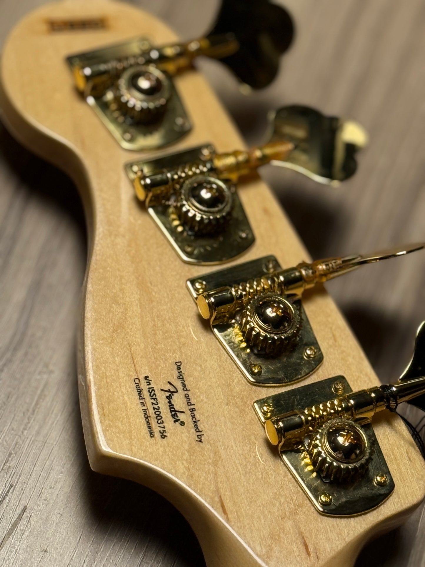 Squier 40th Anniversary Gold Edition Precision Bass in Lake Placid Blue (USED) ISSF22003756