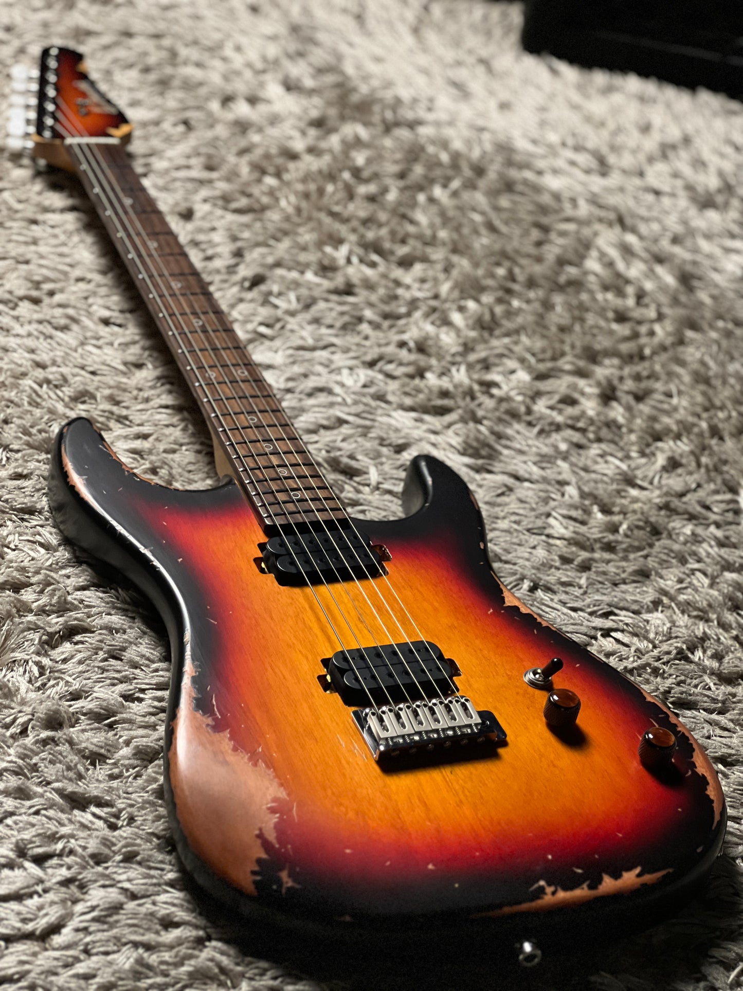 Dhatarattha Performance DST HH in 3-Tone Sunburst with RW FB and Nitrocellulose Lacquer Relic