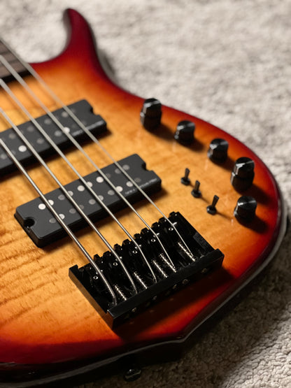Sire Marcus Miller M7-5 ST 2nd Gen + Solid Flame in Brown Sunburst