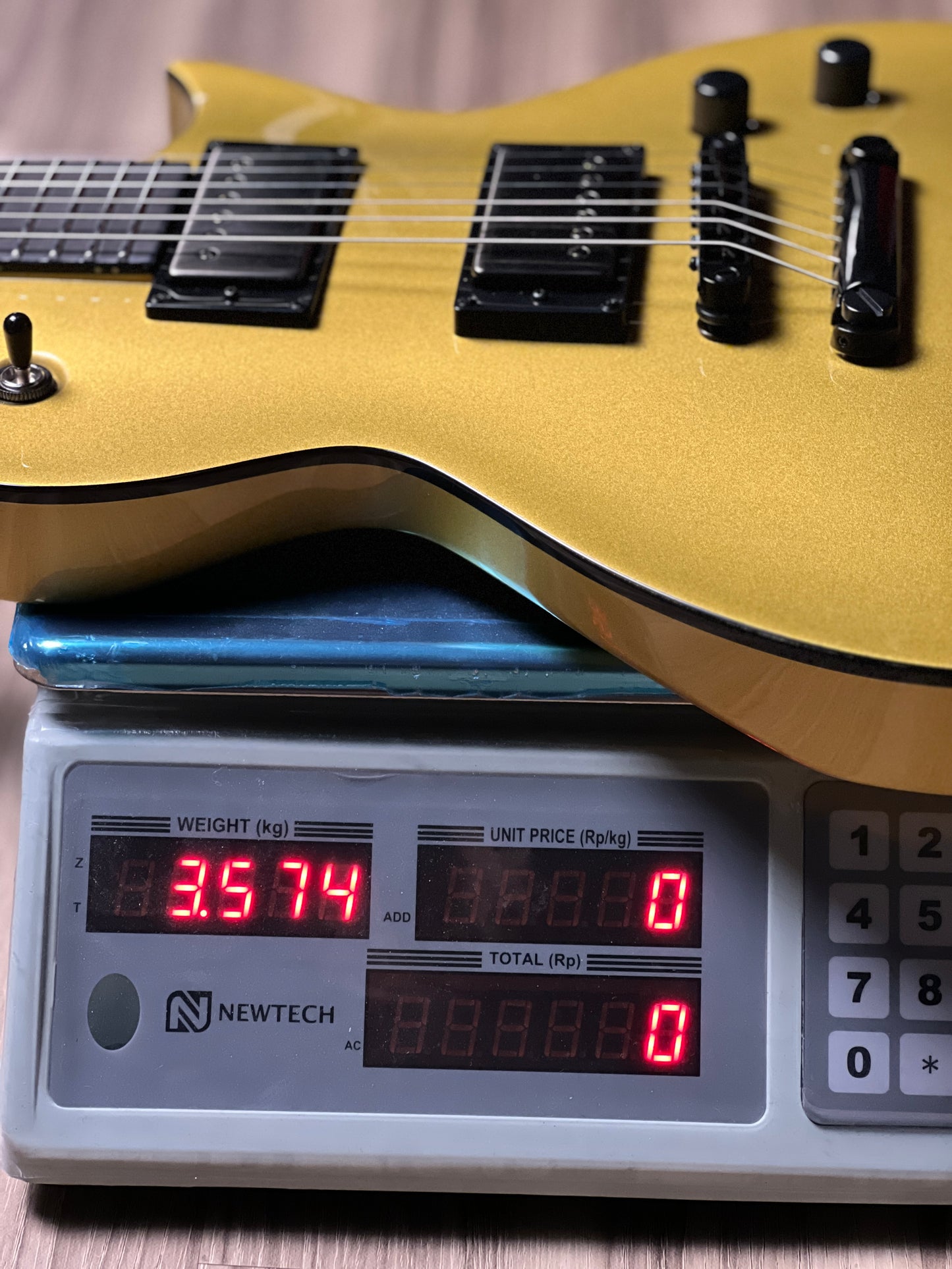 ESP LTD EC-2025 50th Anniversary with Ebony Fingerboard in Metallic Gold