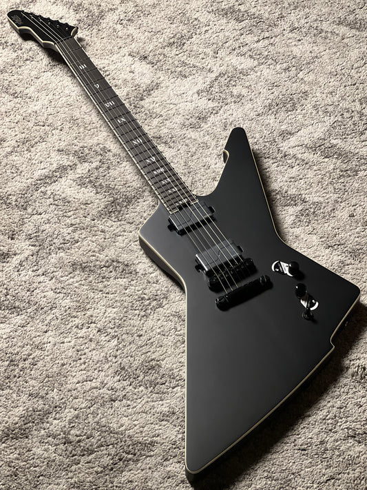 Schecter E-1 SLS Evil Twin in Satin Black