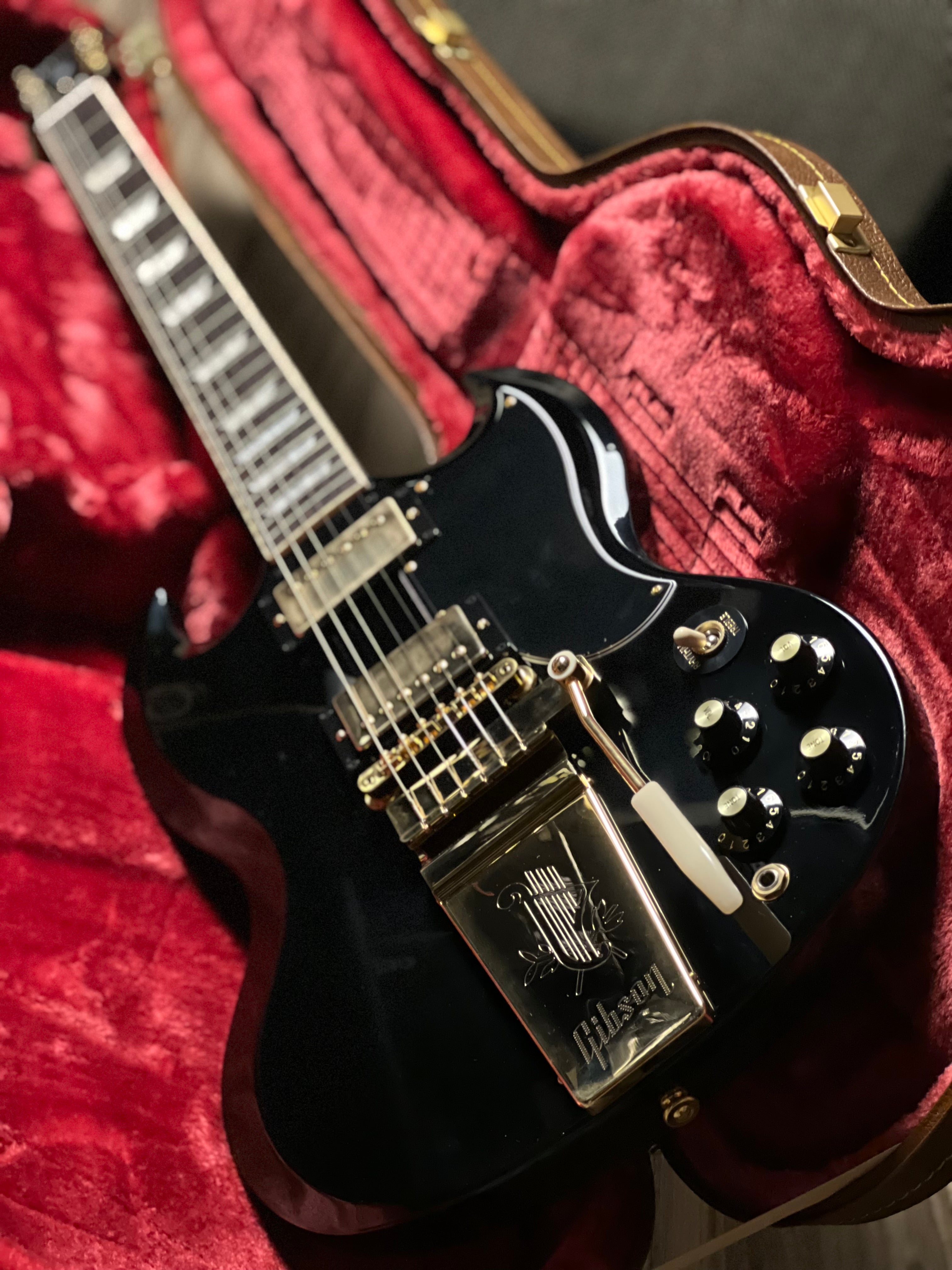 Gibson SG Standard '61 Maestro Vibrola T-Type in Ebony w/Case