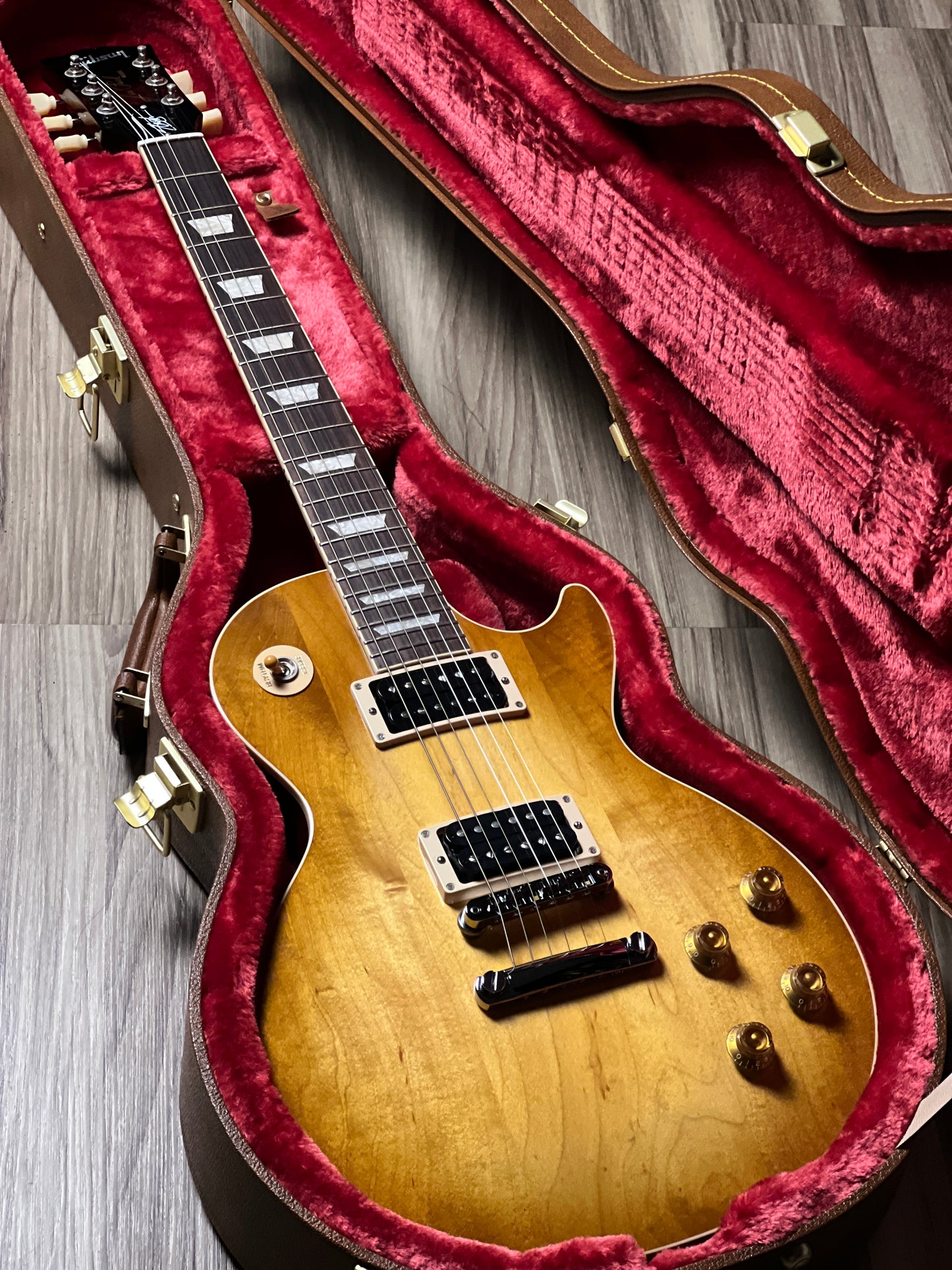 Gibson Slash "Jessica" Les Paul Standard in Honey Burst with Red Back