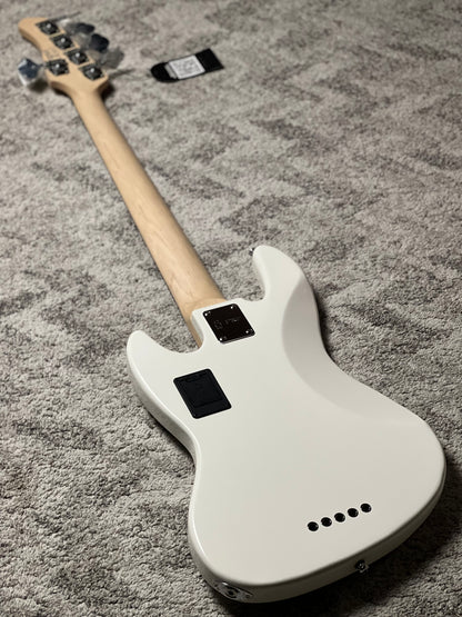 Sire Marcus Miller V3 5-String  2nd Gen in Antique White