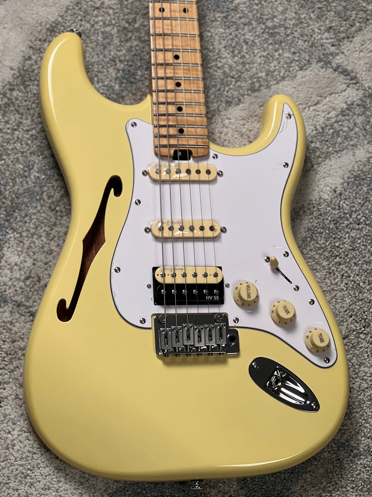 Soloking MS-1 FMN Thinline Artisan with Flame Maple Neck in Vintage White