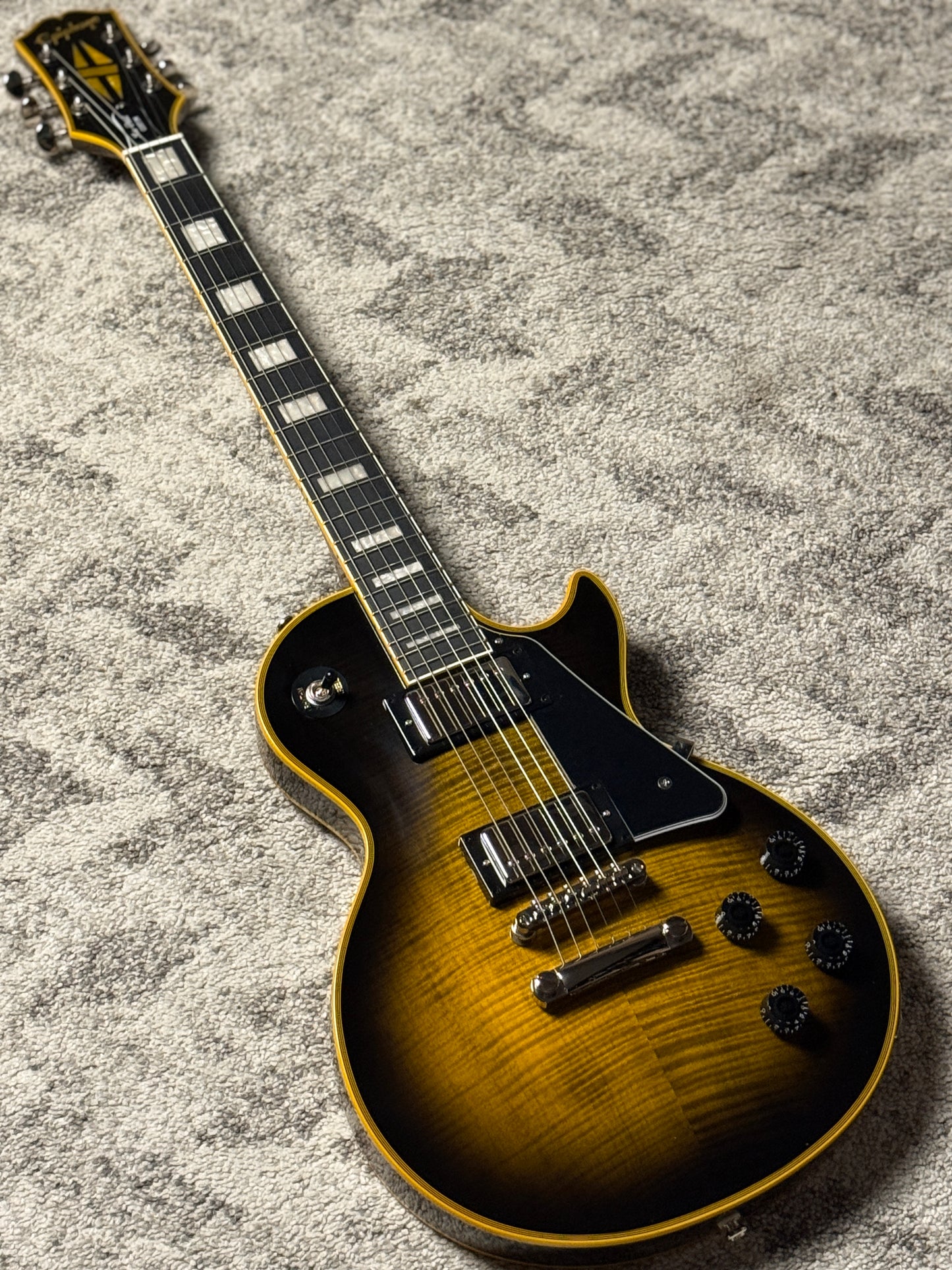 Epiphone Les Paul Custom Widow in Yellow Burst