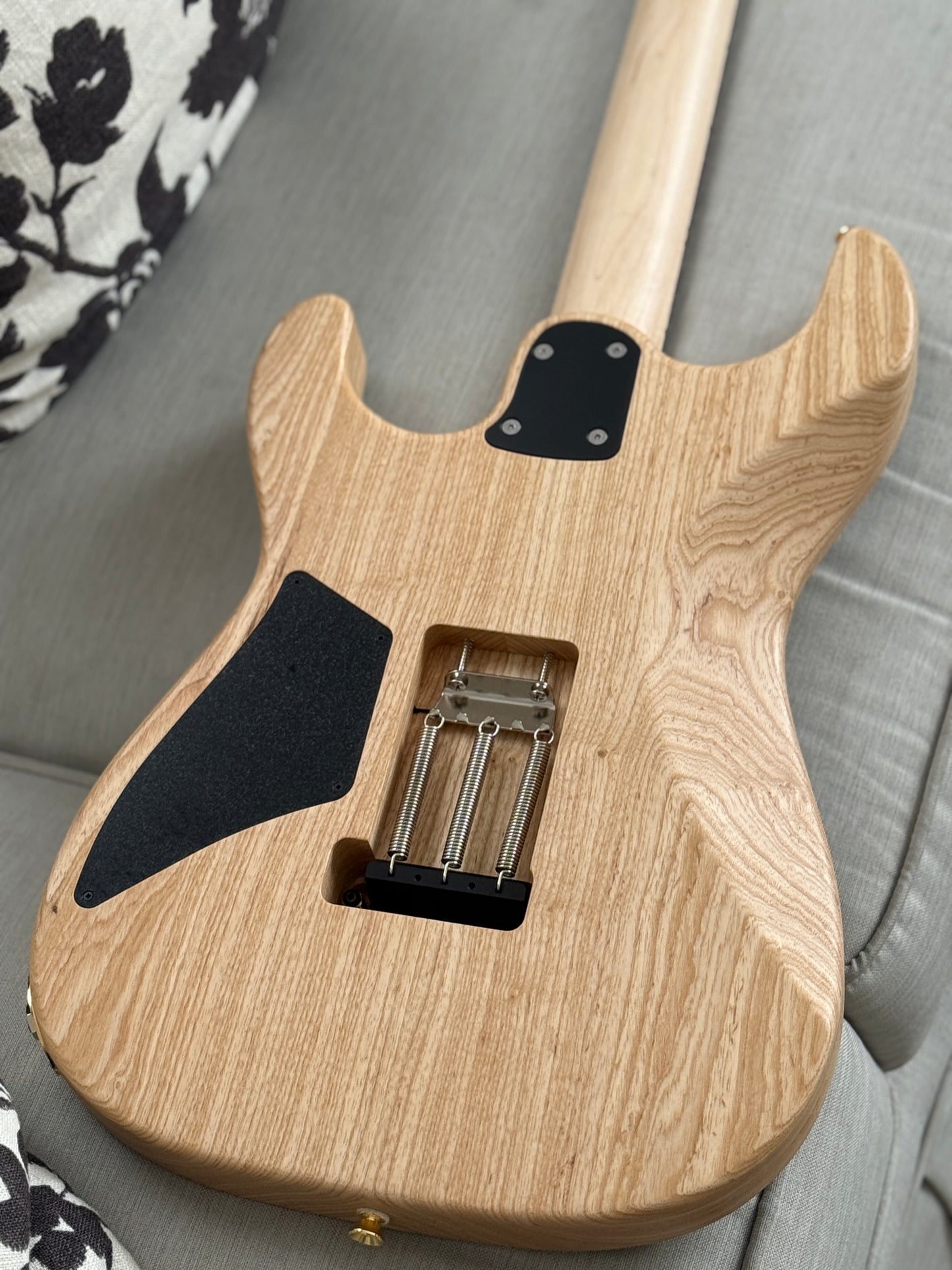 Saito S-622 SSH with Rosewood and Gold Hardware in White Granite 253033