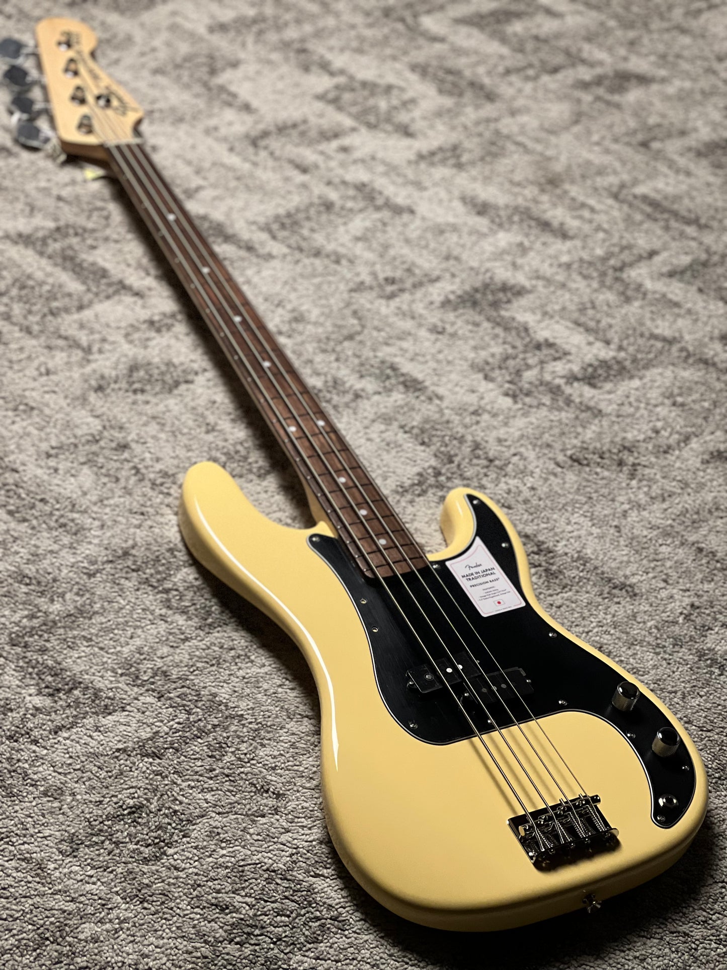 Fender Japan Traditional 70s Precision Bass with RW FB in Vintage White JD26002819