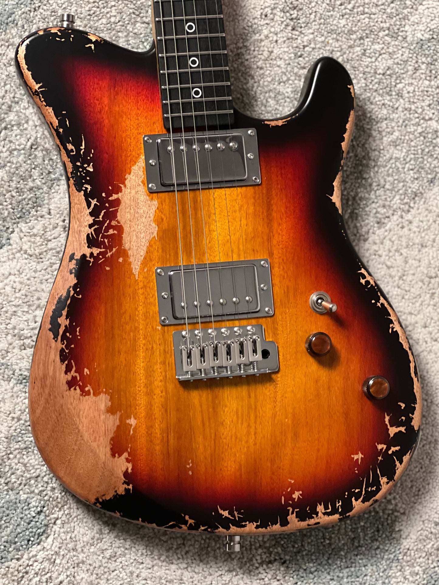 Dhatarattha Performance DTL HH in 3-Tone Sunburst Relic with RW FB