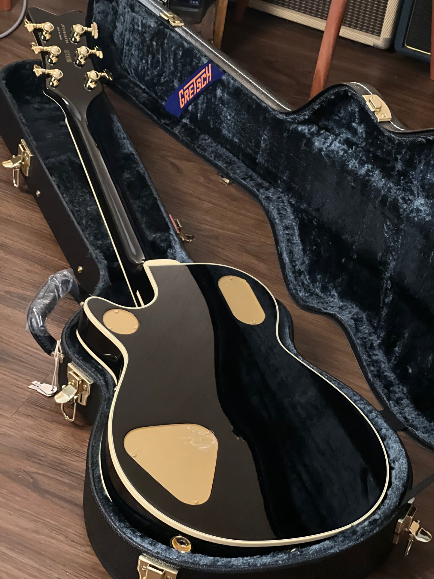 Gretsch G6134TG Limited edition Paisley Penguin in Blackburst over Black and Silver Paisley Sparkle