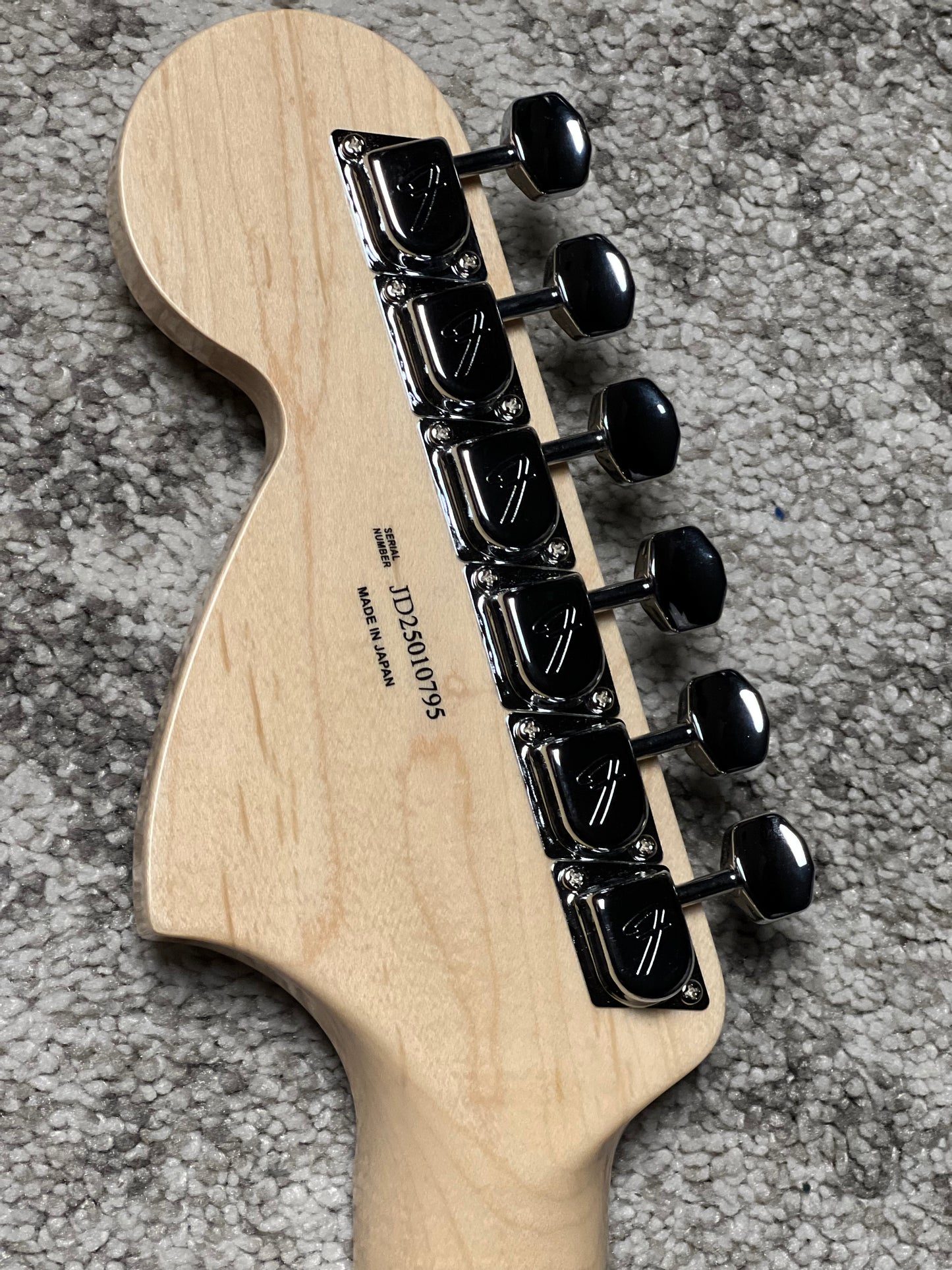 Fender Japan Traditional 70s Stratocaster with Maple FB in Vintage White JD25010795